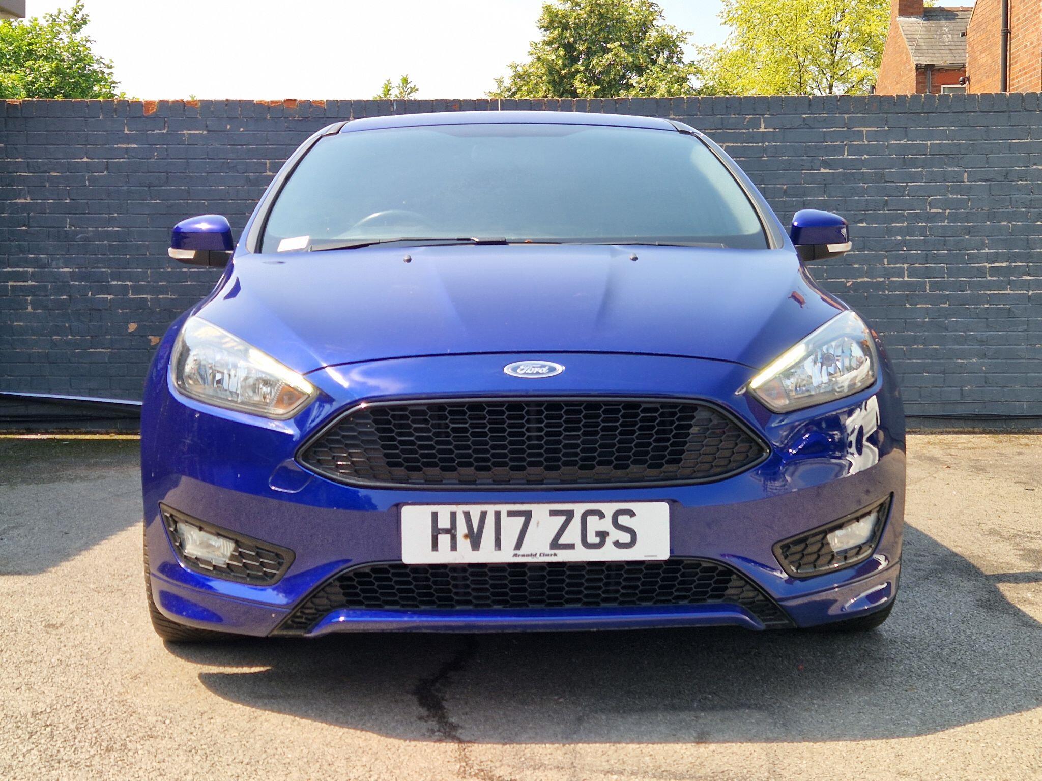 Ford Focus - Image 17
