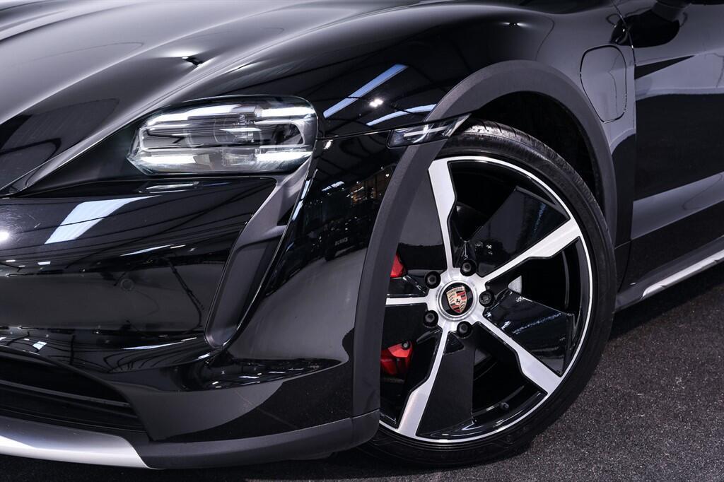 Porsche Taycan - Image 5