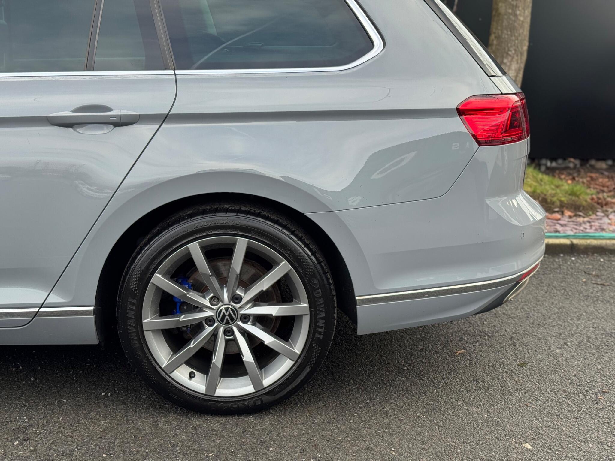 Volkswagen Passat - Image 7