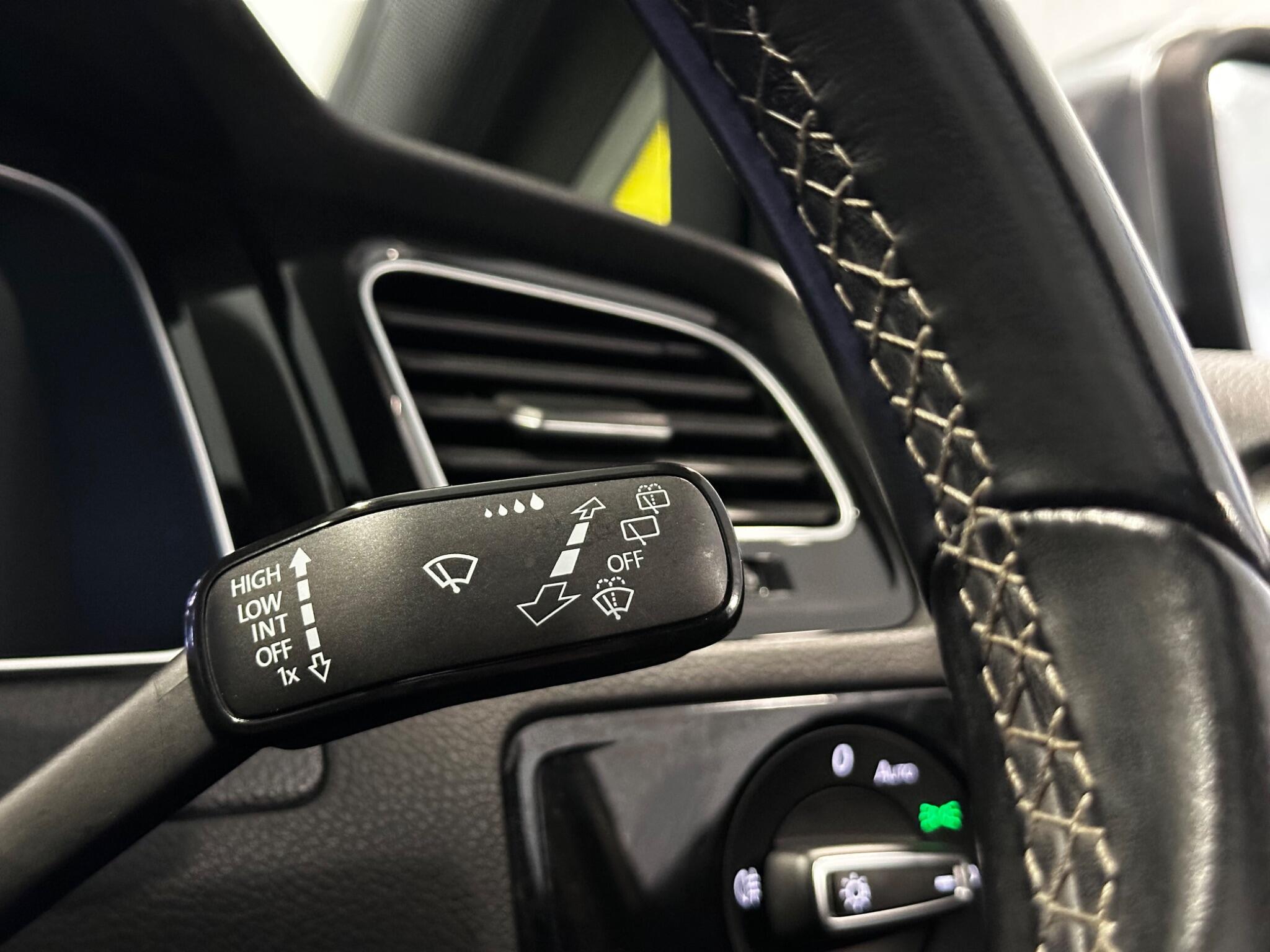 Volkswagen Golf - Image 32