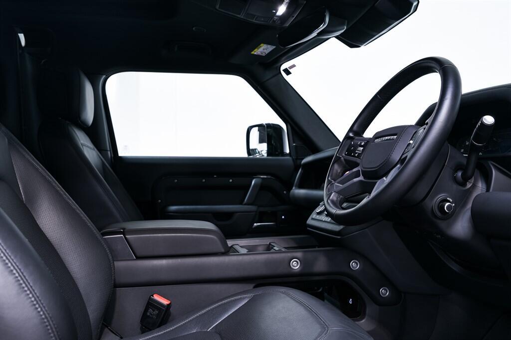 Land Rover Defender 90 - Image 12