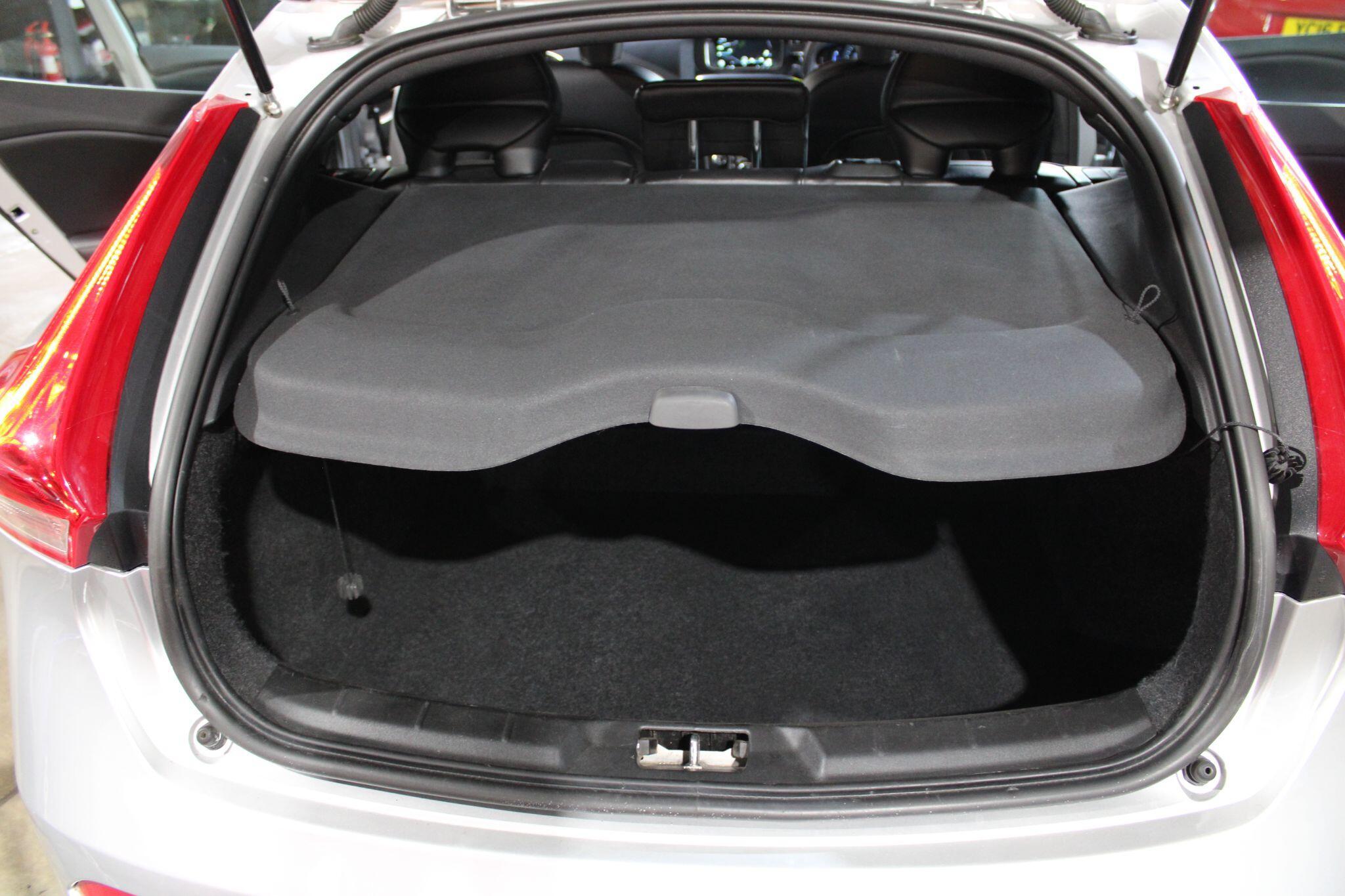 Volvo V40 - Image 19