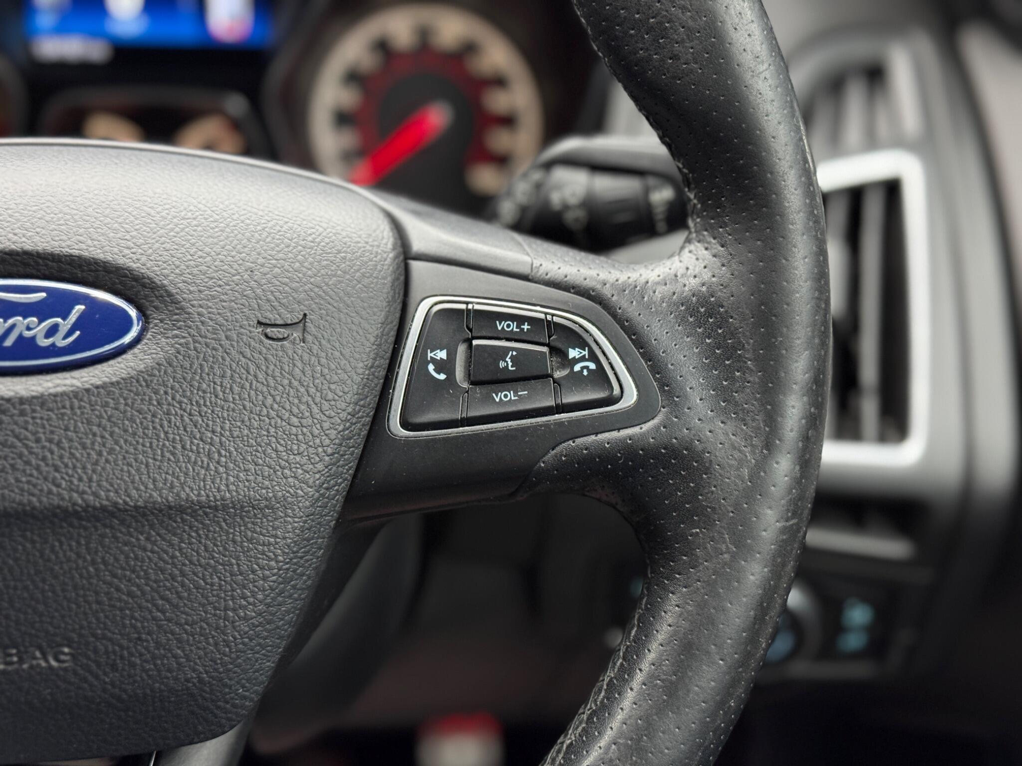 Ford Focus - Image 21