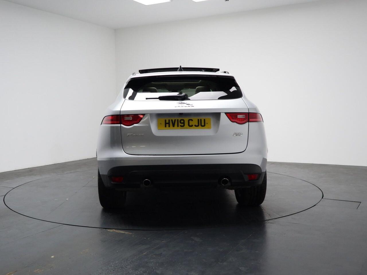 Jaguar F-Pace - Image 11