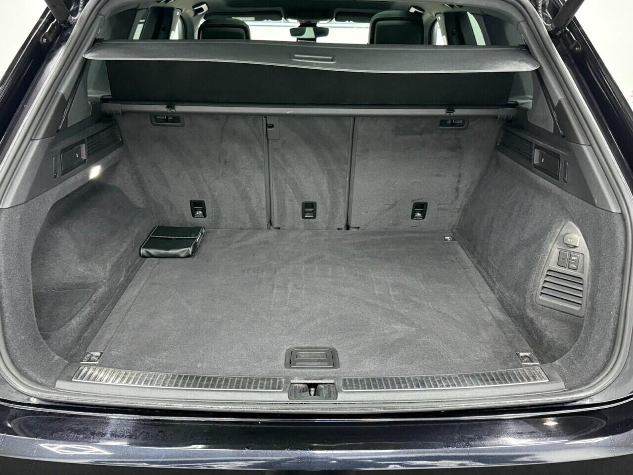 Volkswagen Touareg - Image 36