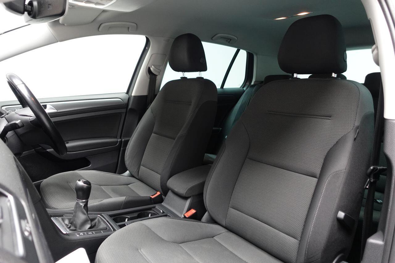 Volkswagen Golf - Image 17