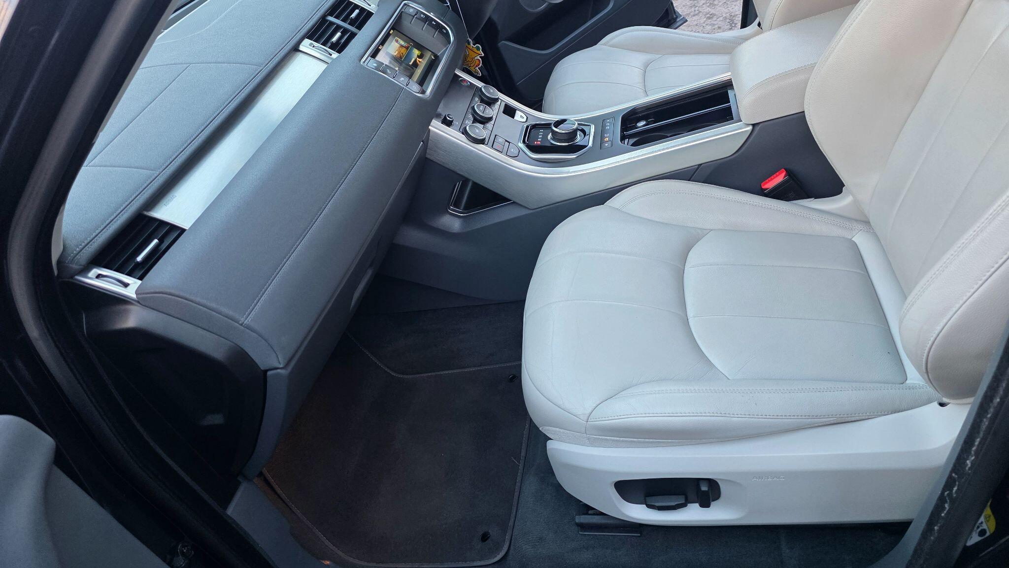 Land Rover Range Rover Evoque - Image 34