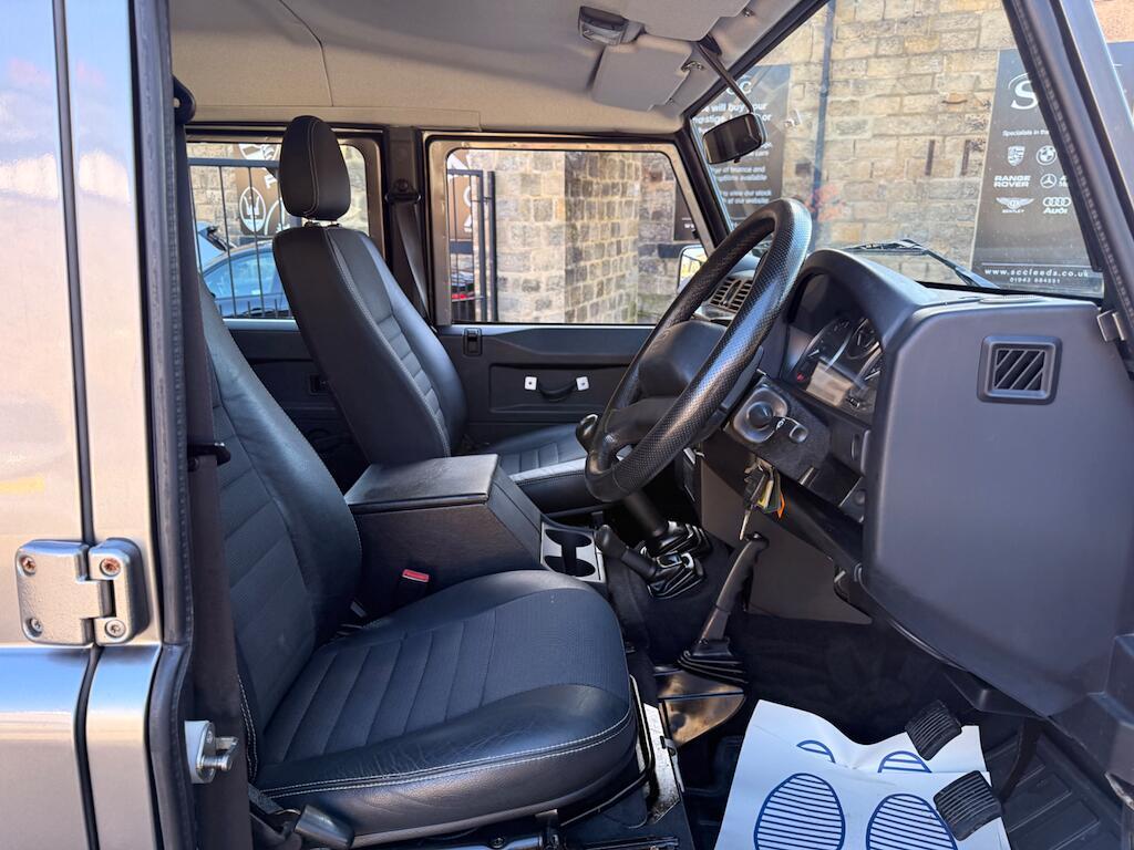 Land Rover Defender 110 - Image 41