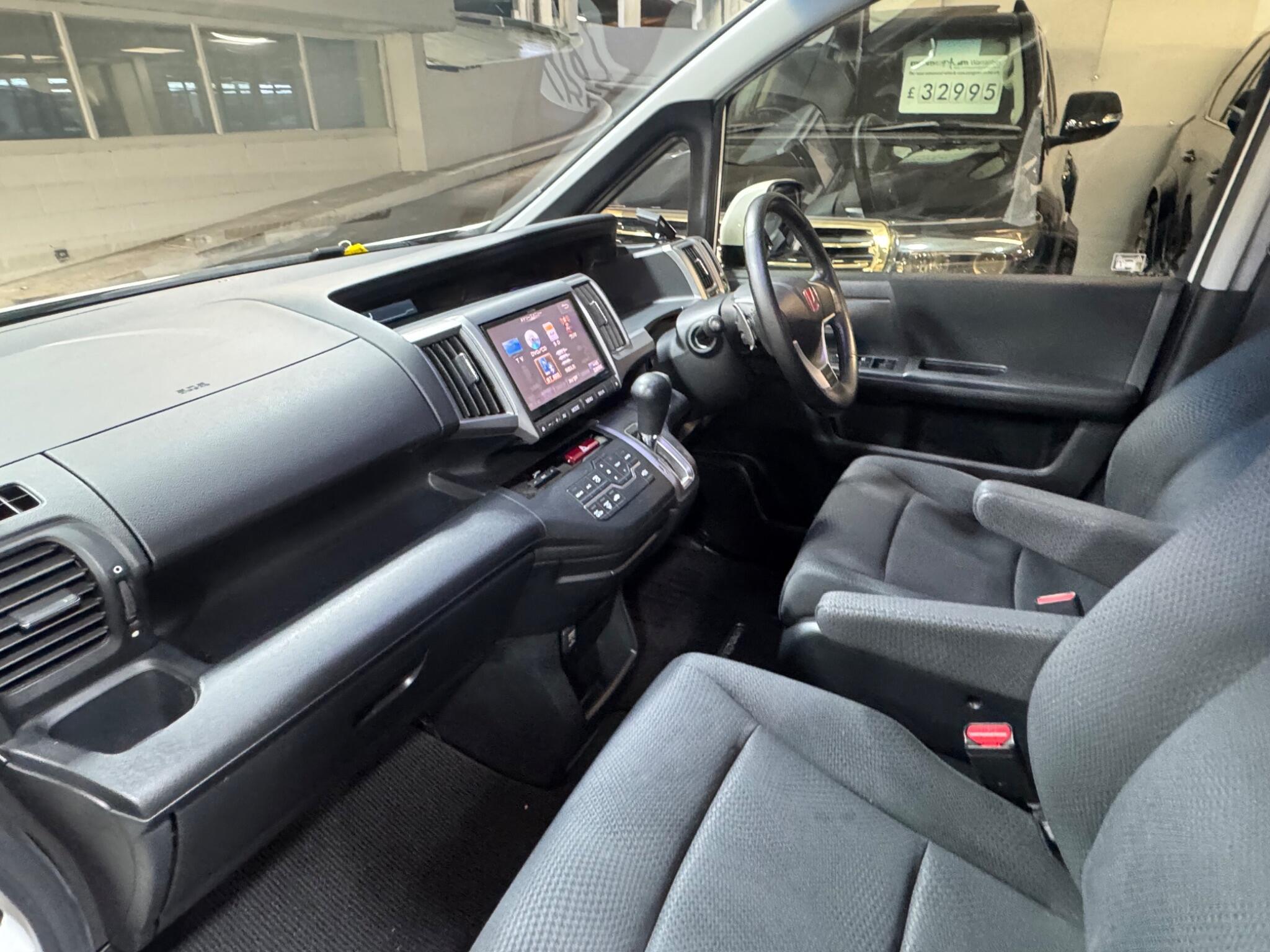 Honda Stepwagon - Image 11