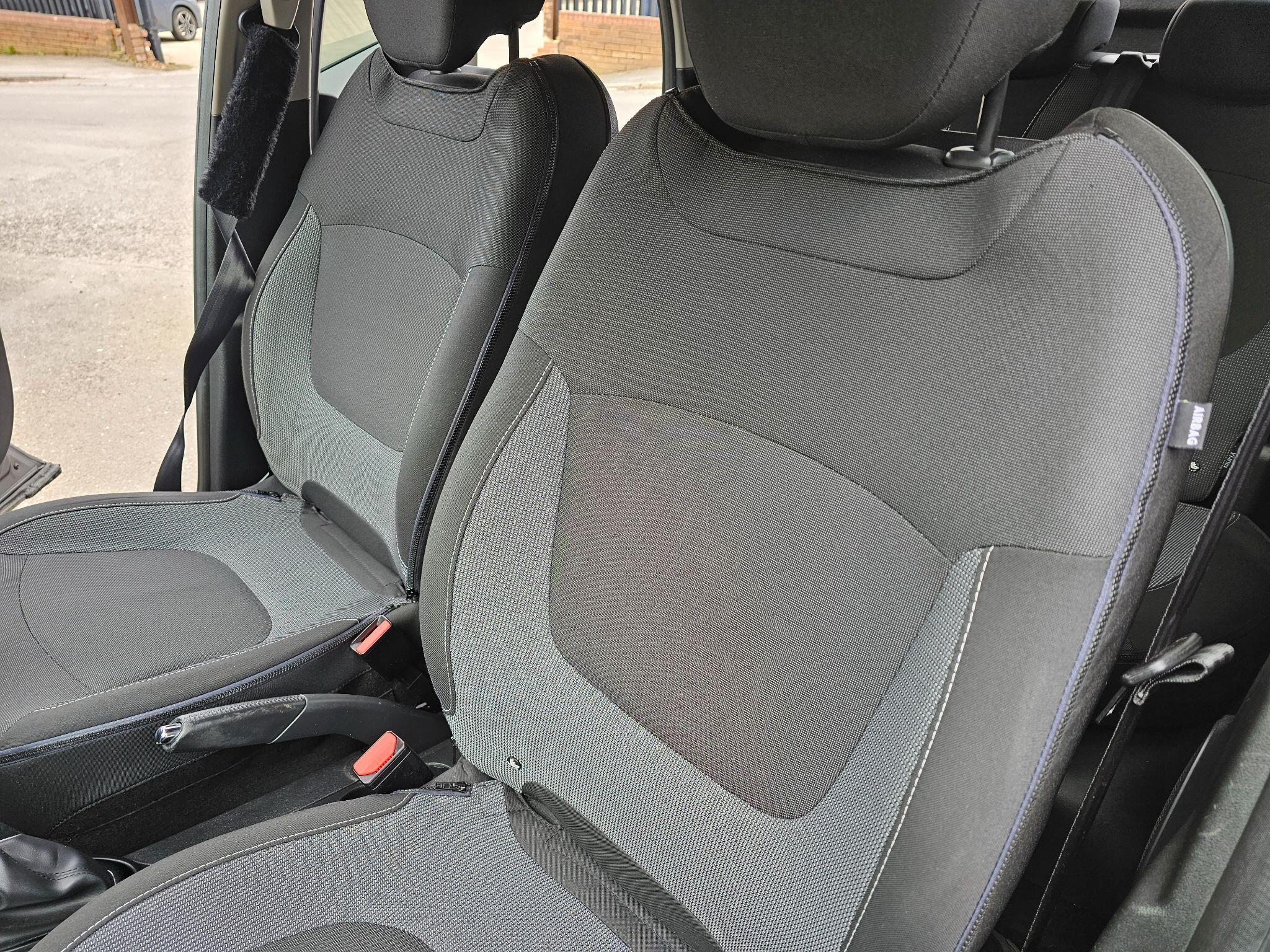 Renault Captur - Image 22