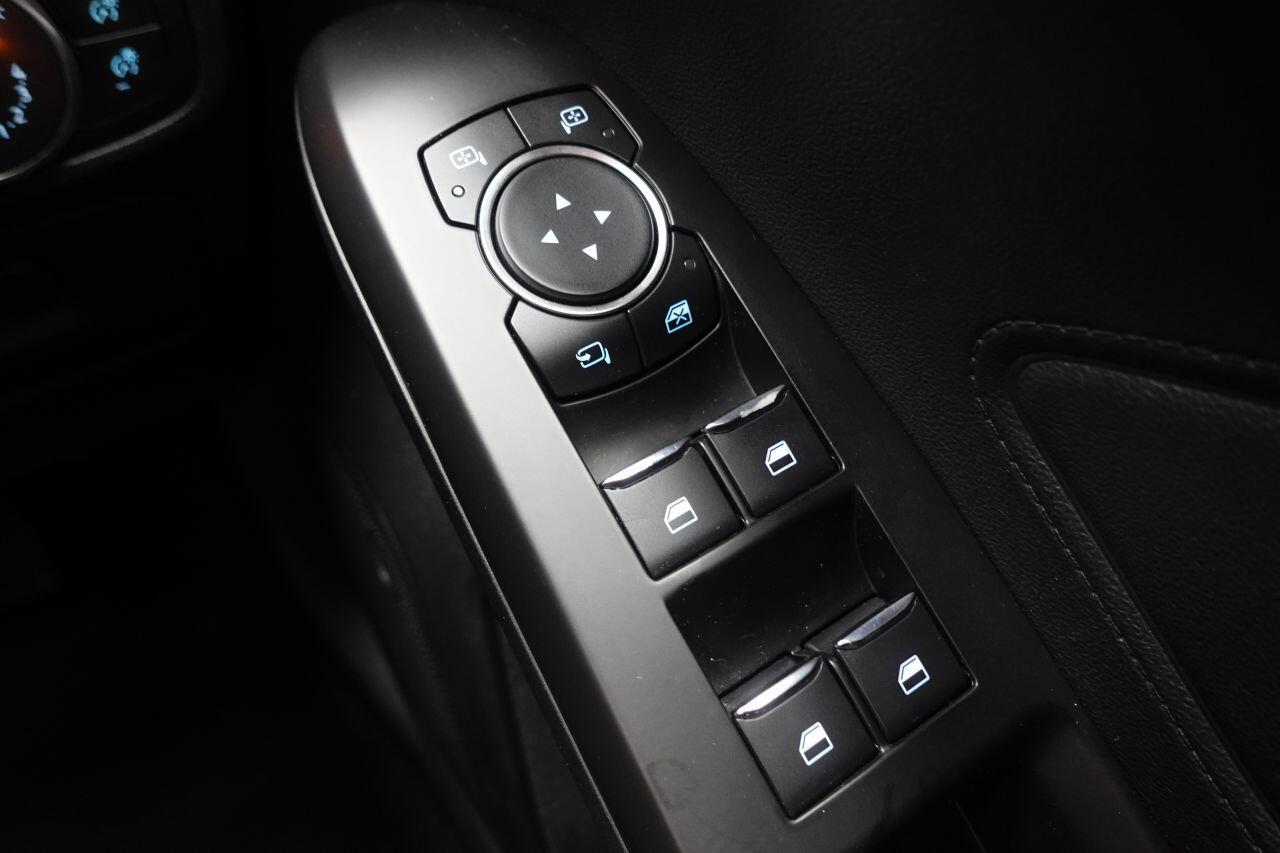 Ford Focus - Image 43