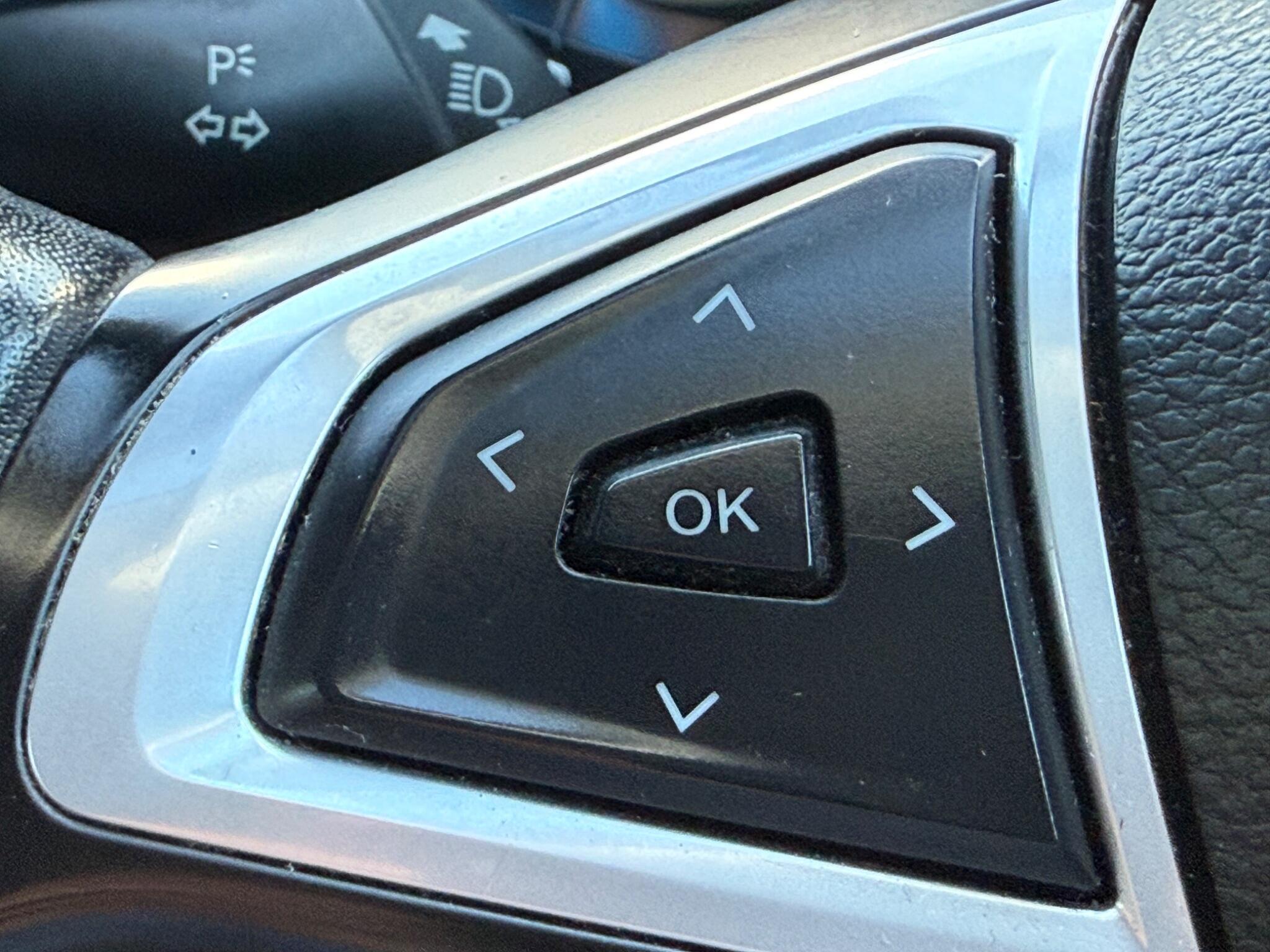 Ford Mondeo - Image 32