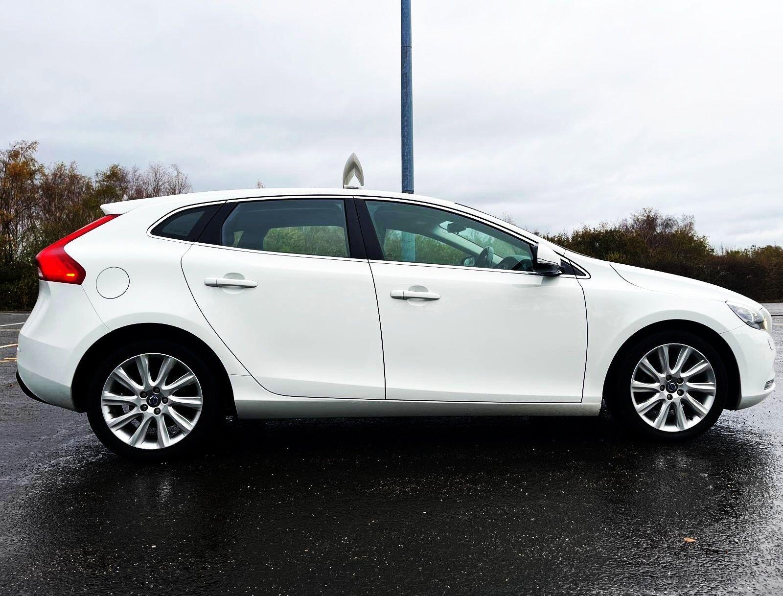 Volvo V40 - Image 11