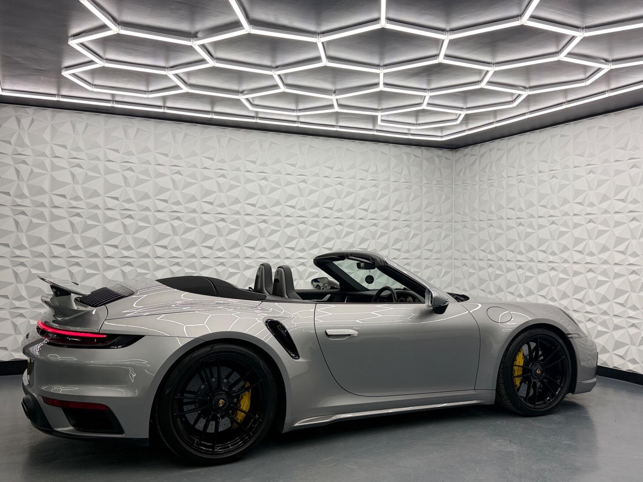 Porsche 911 - Image 21