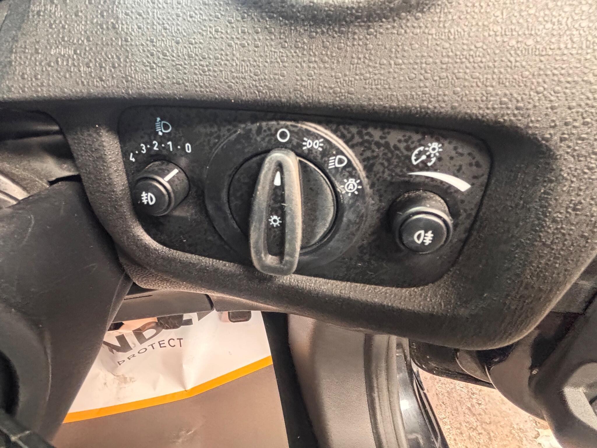 Ford Fiesta - Image 22