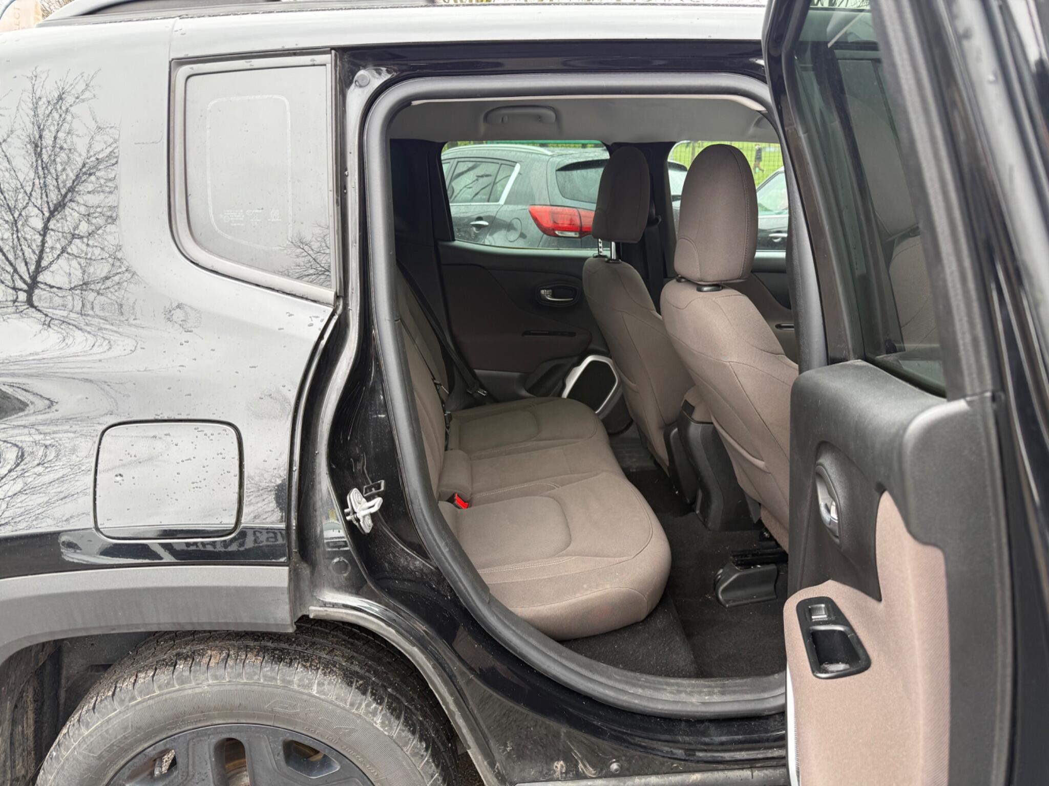 Jeep Renegade - Image 19