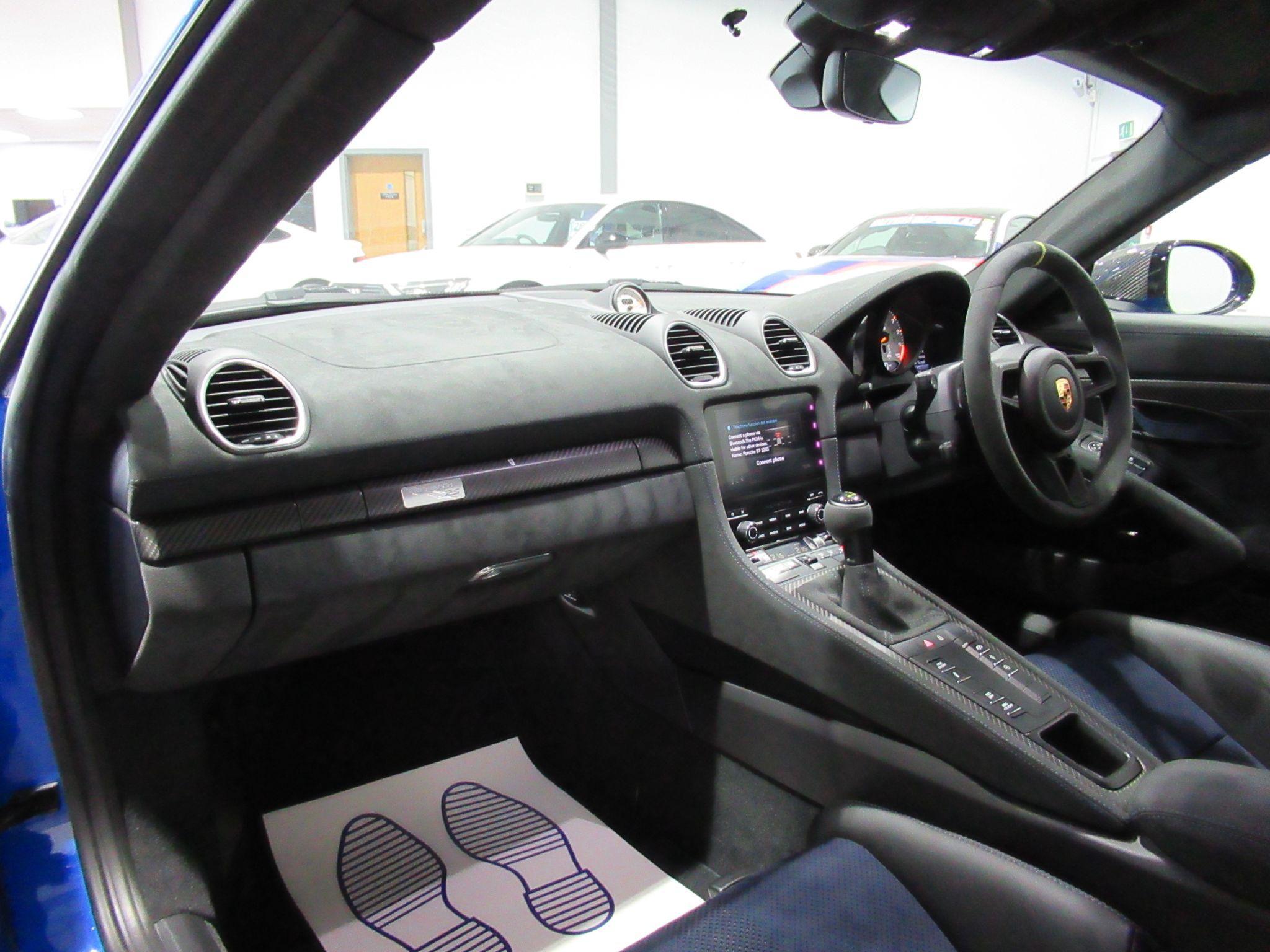 Porsche 718 Cayman - Image 29