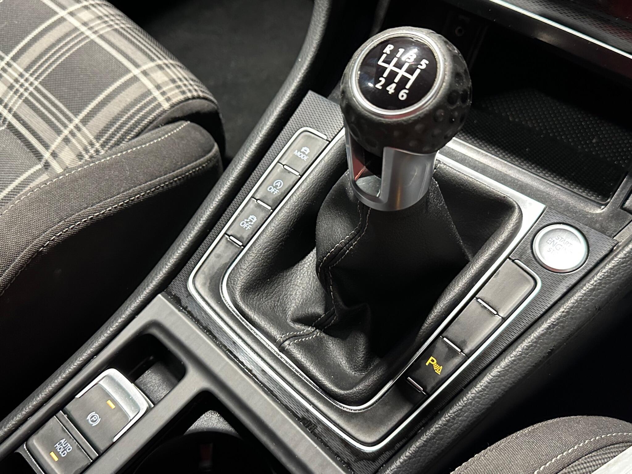 Volkswagen Golf - Image 18