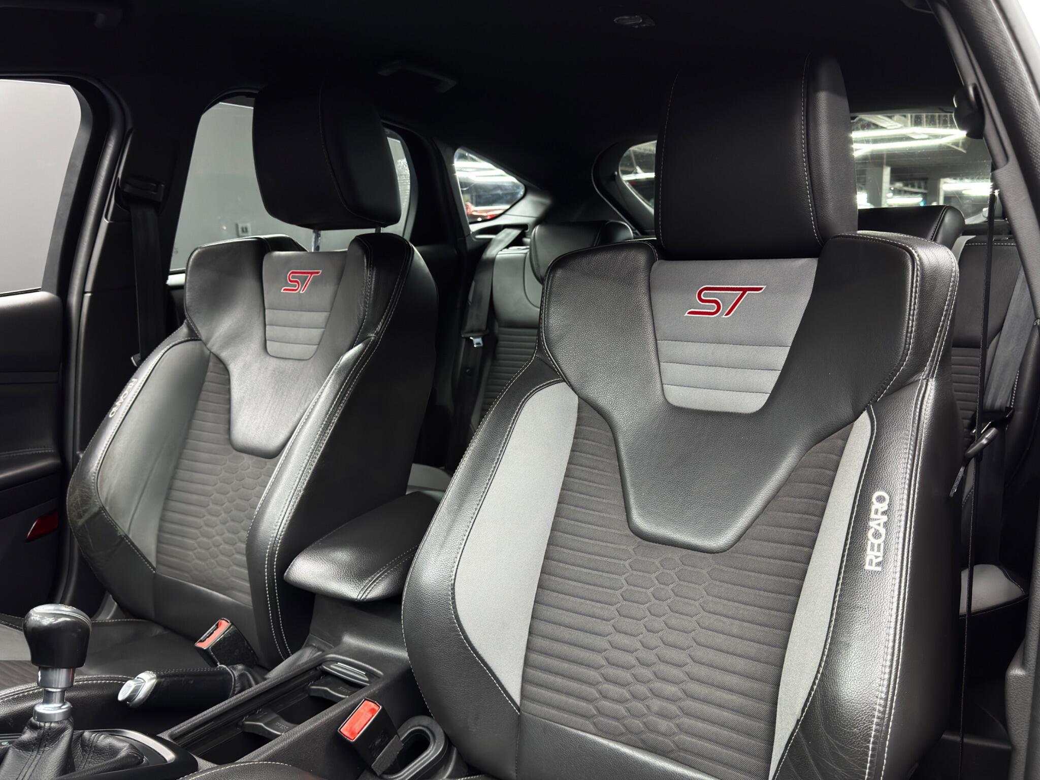 Ford Focus - Image 14
