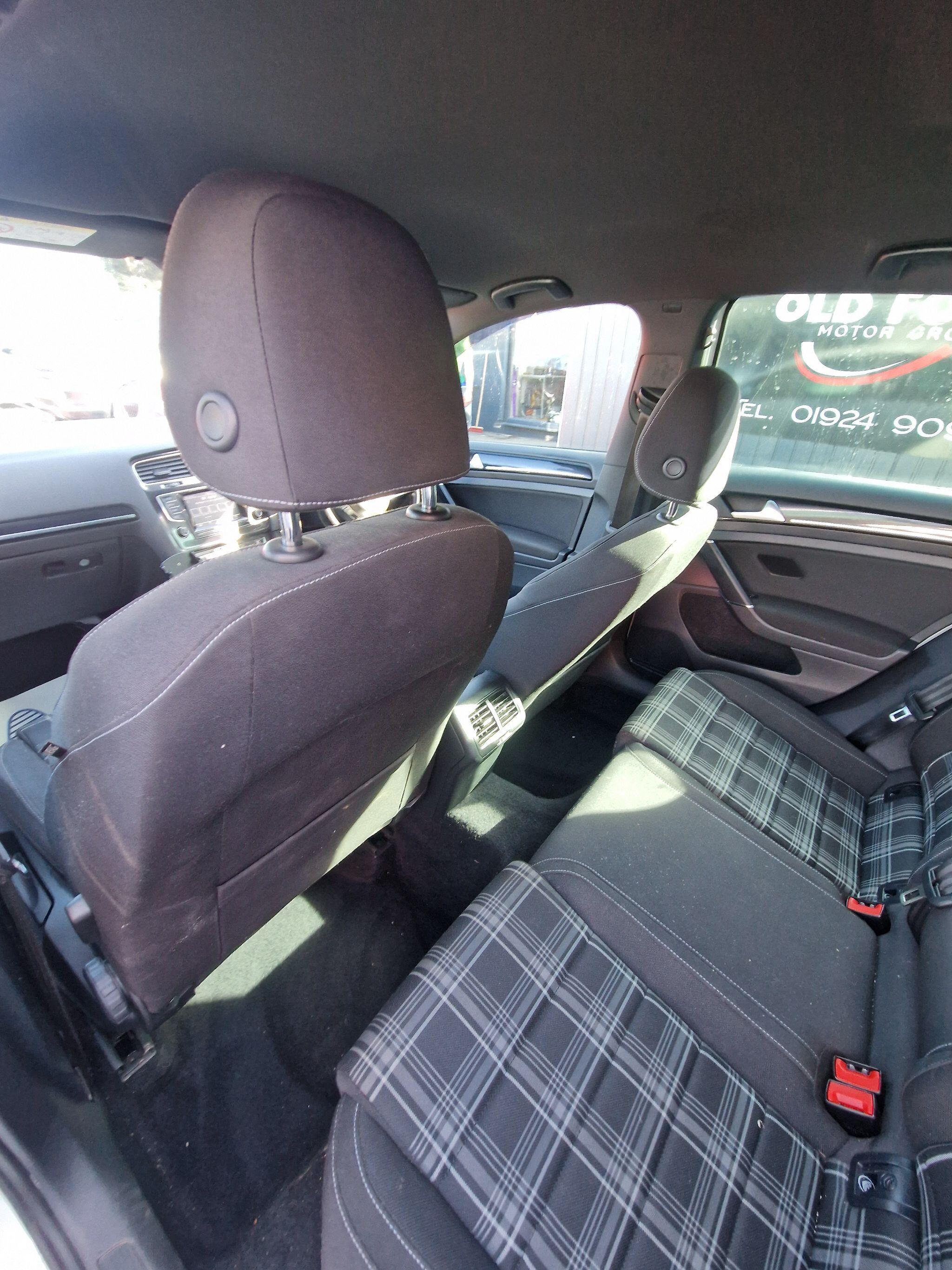 Volkswagen Golf - Image 48