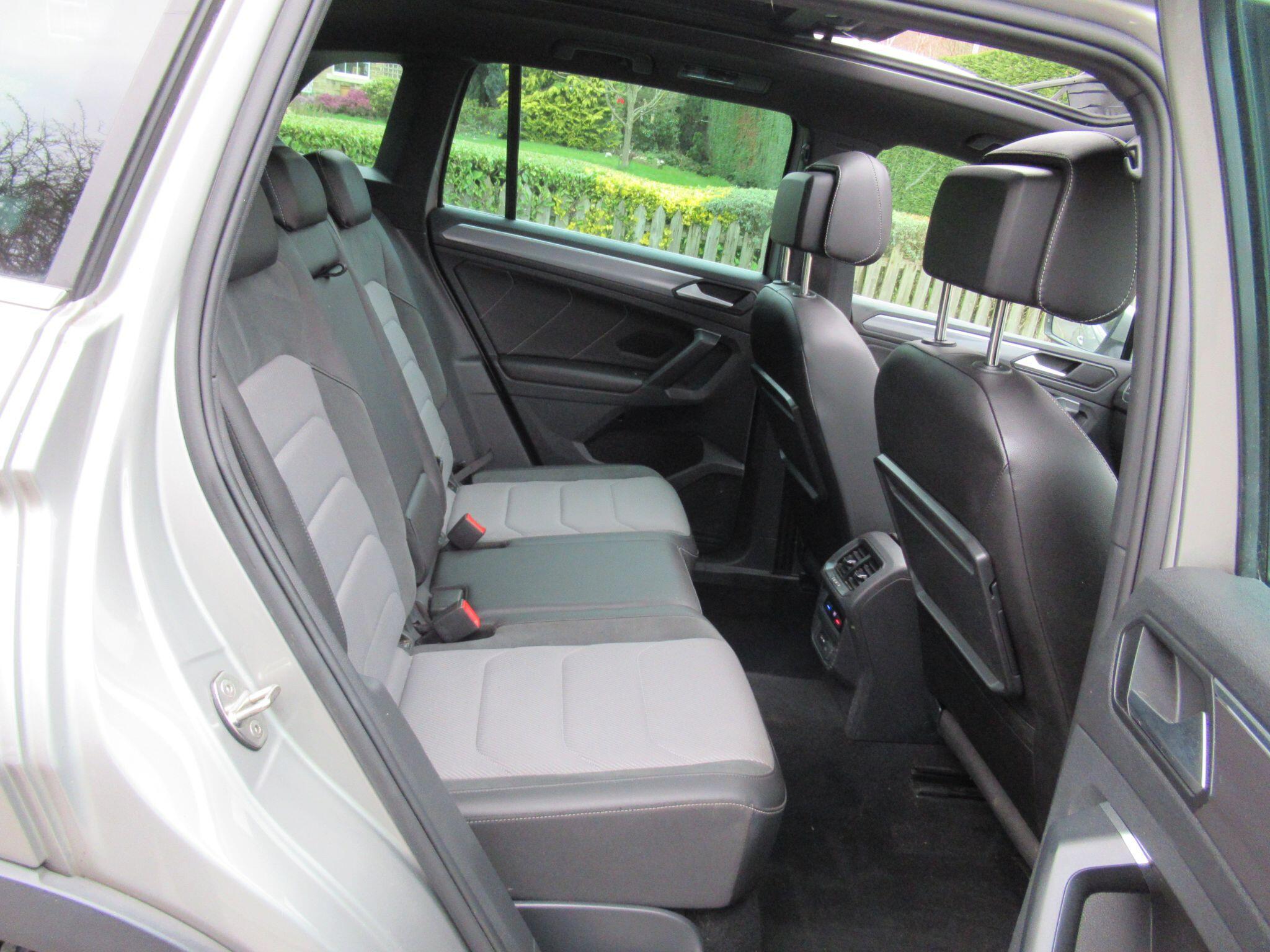 Volkswagen Tiguan - Image 22