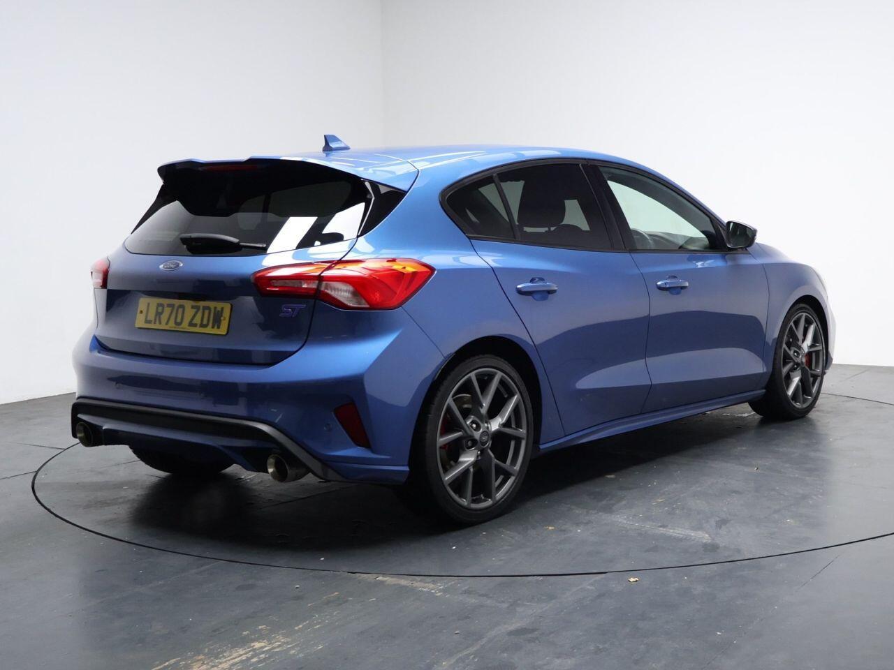 Ford Focus - Image 12