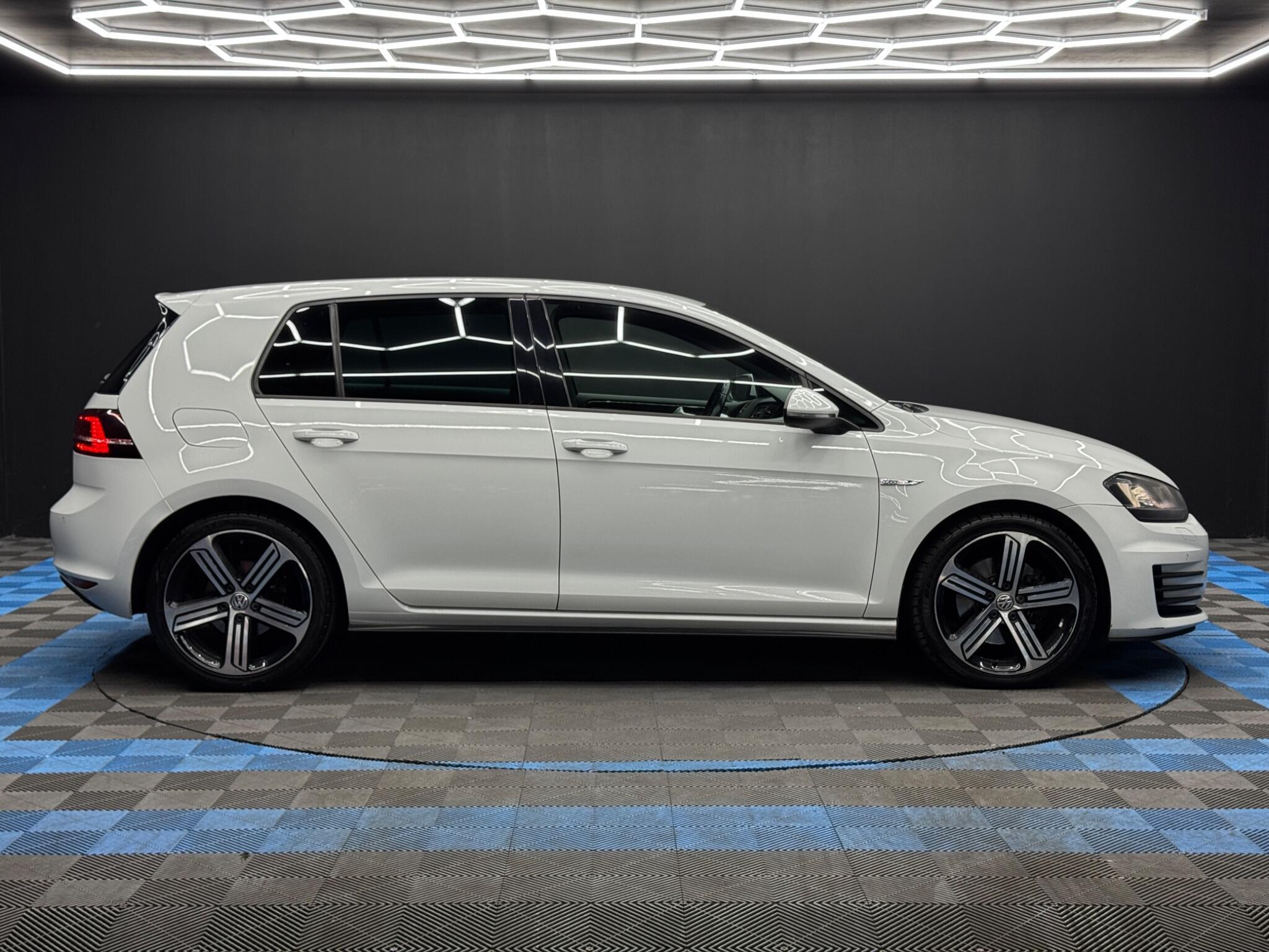 Volkswagen Golf - Image 4