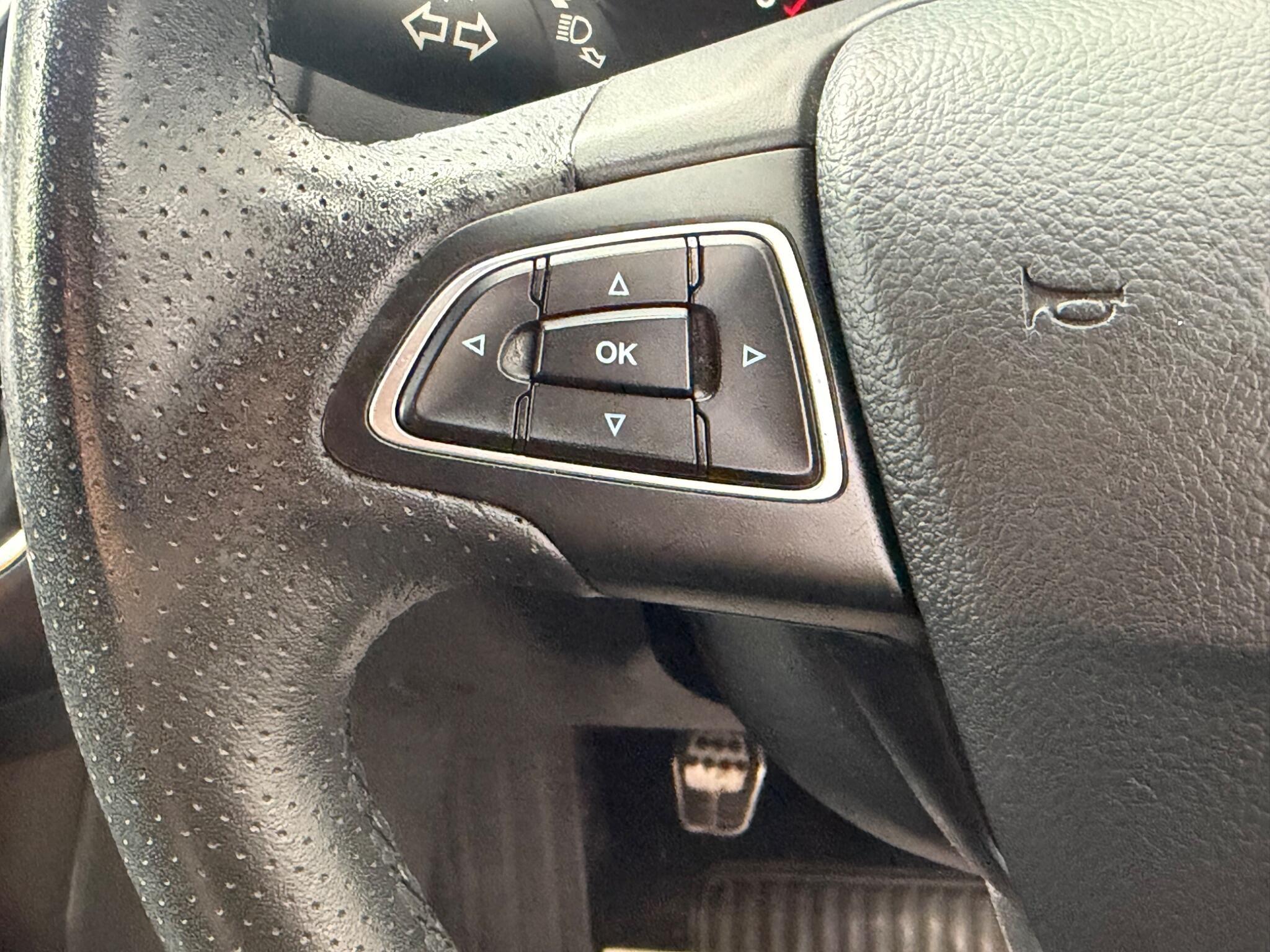 Ford Focus - Image 17