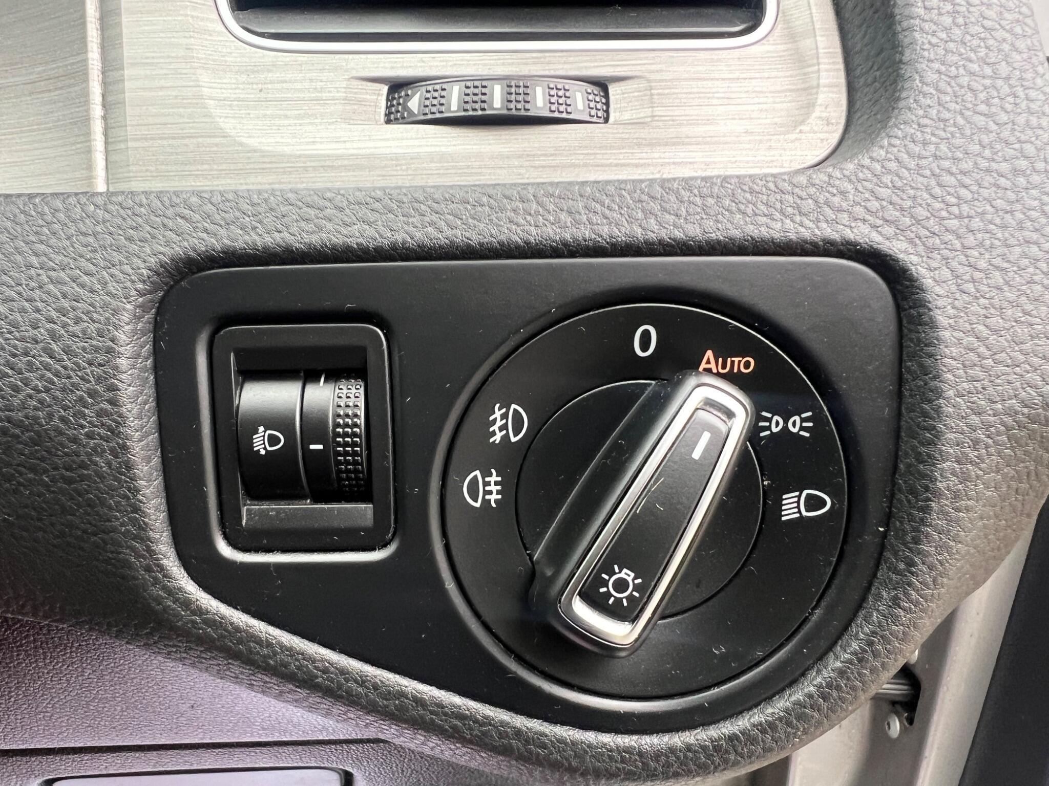 Volkswagen Golf - Image 19