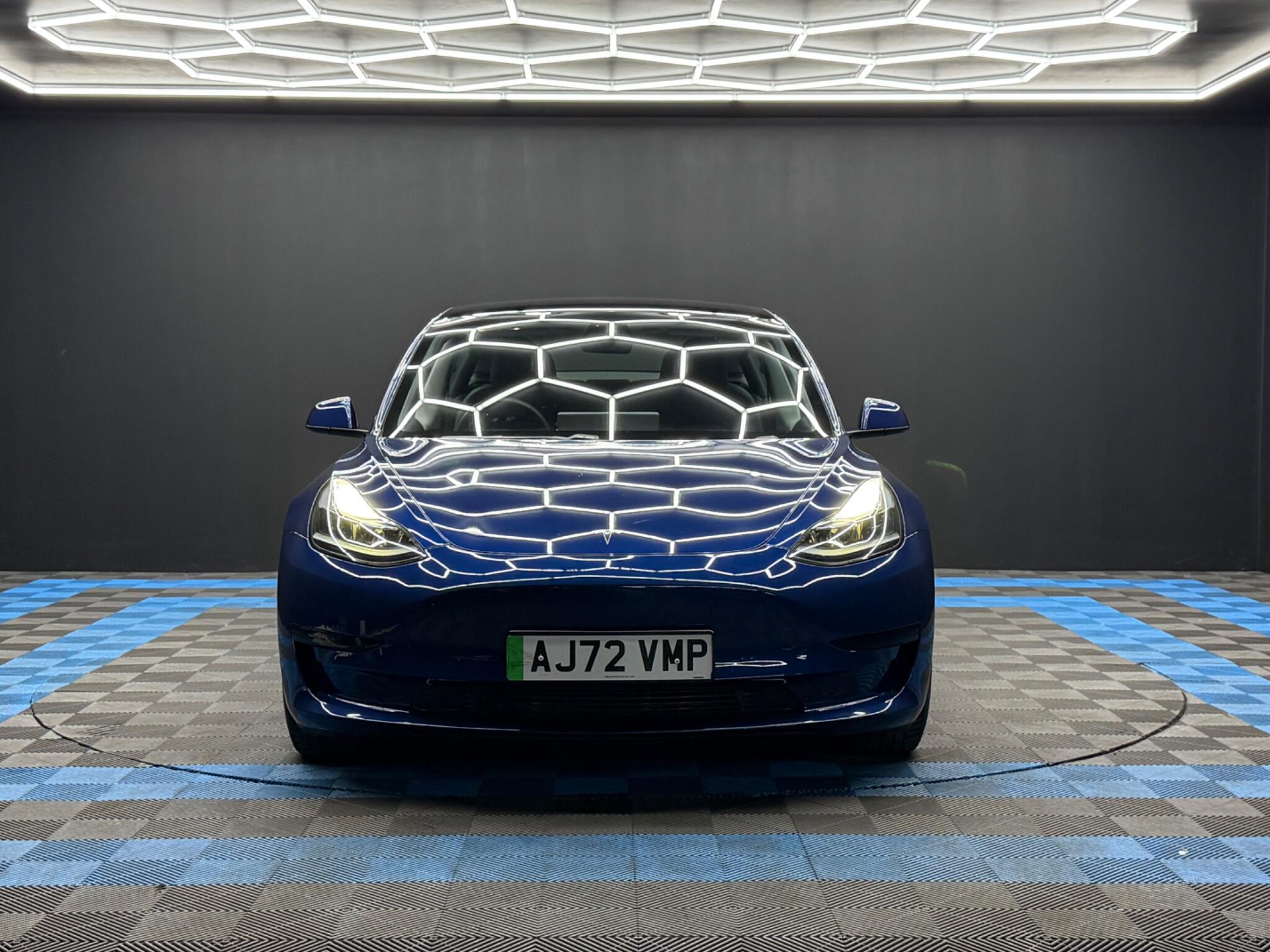 Tesla Model 3 - Image 2