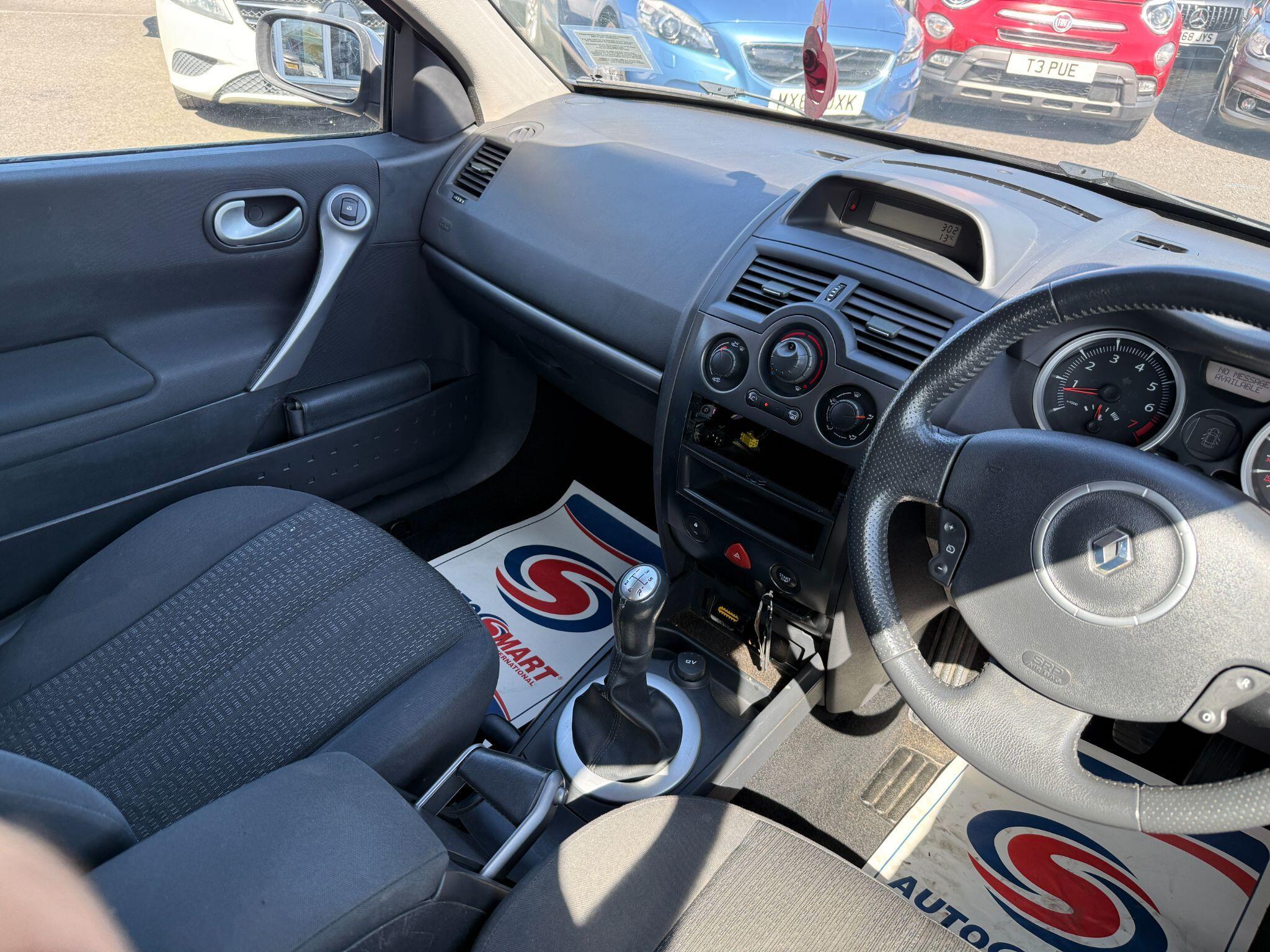 Renault Megane - Image 40