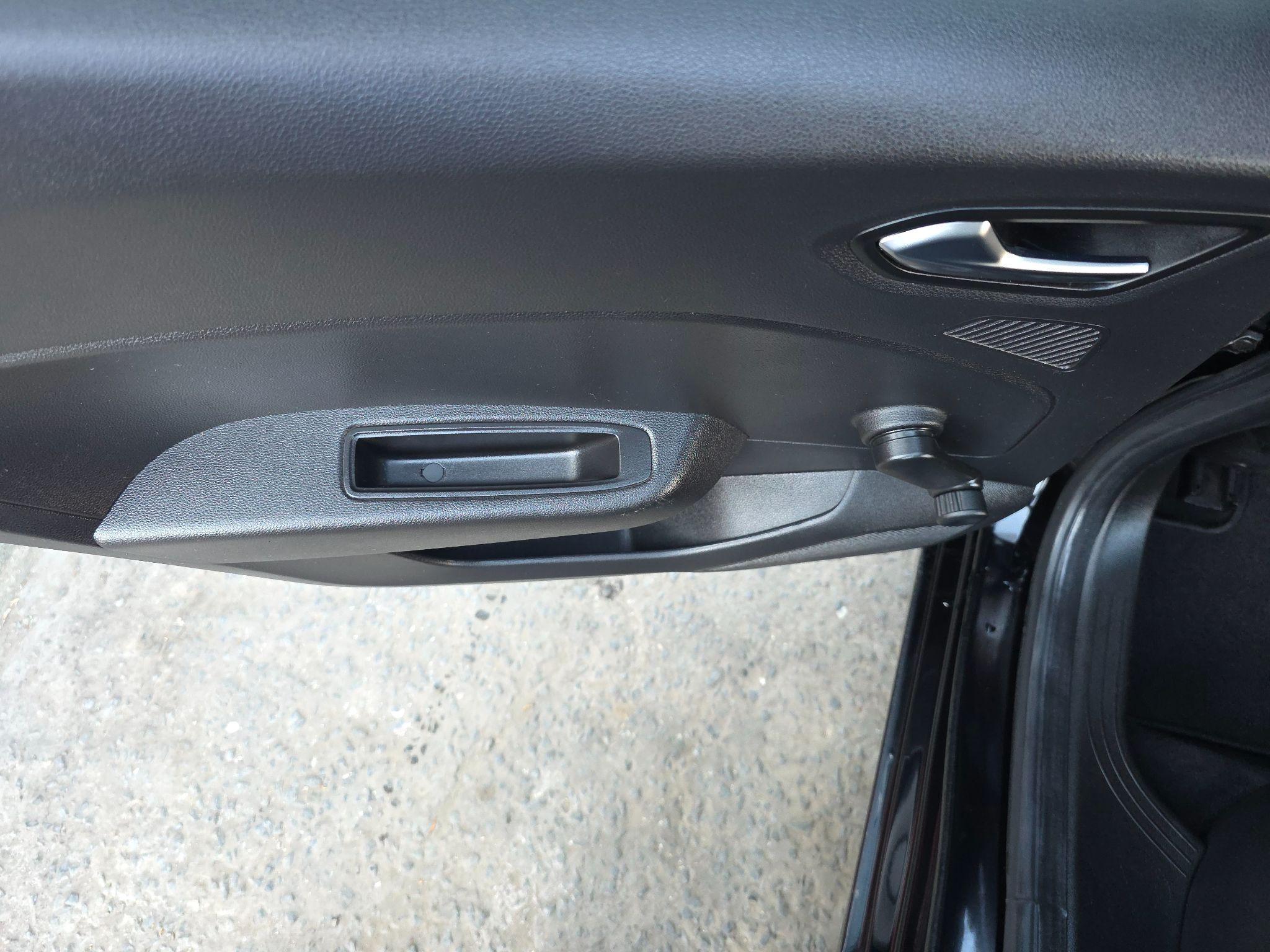 Renault Clio - Image 29