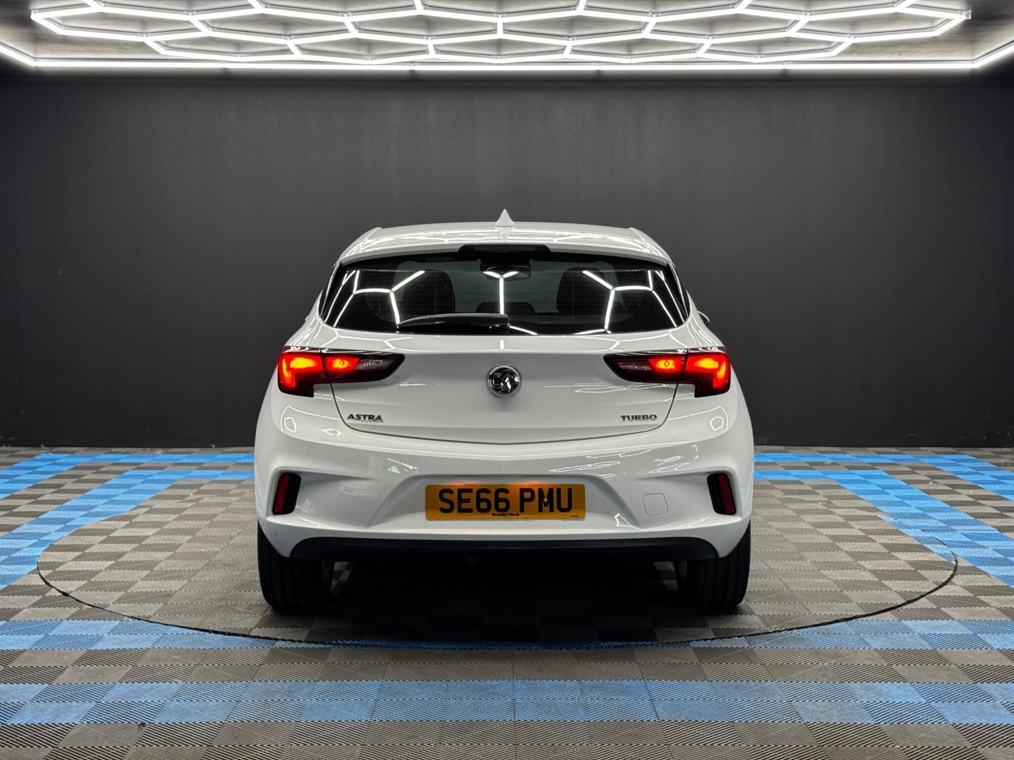 Vauxhall Astra - Image 6