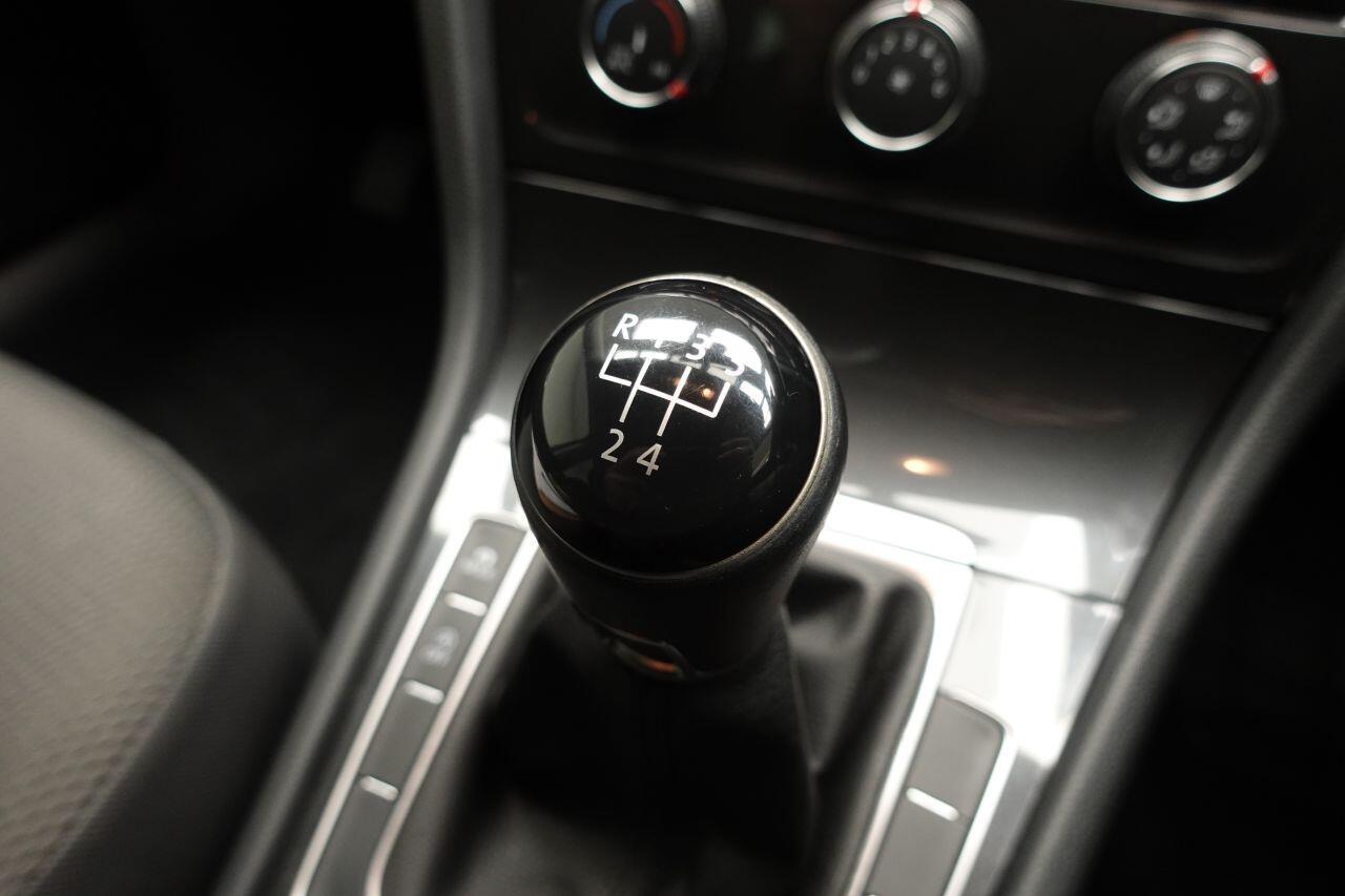 Volkswagen Golf - Image 44