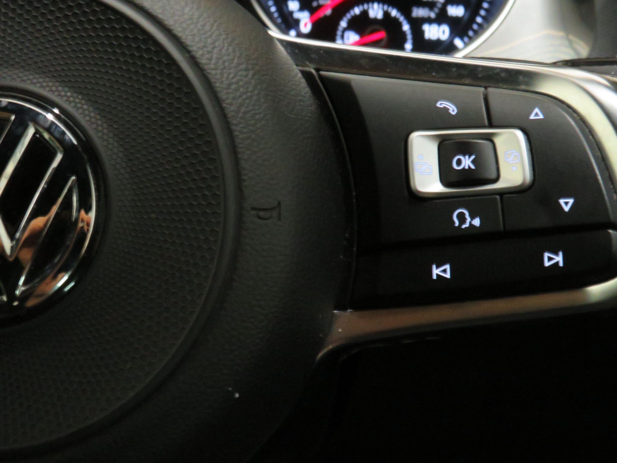 Volkswagen Golf - Image 14