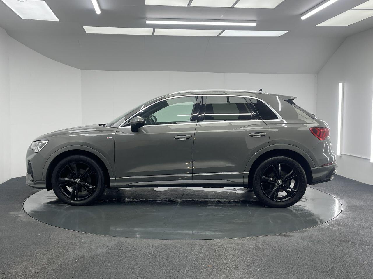Audi Q3 - Image 7