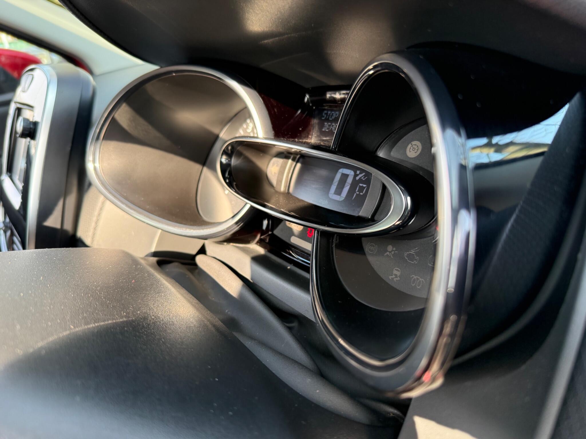 Renault Clio - Image 38