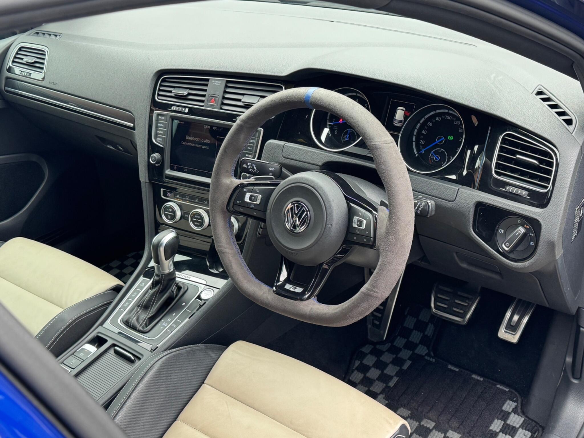 Volkswagen Golf - Image 21