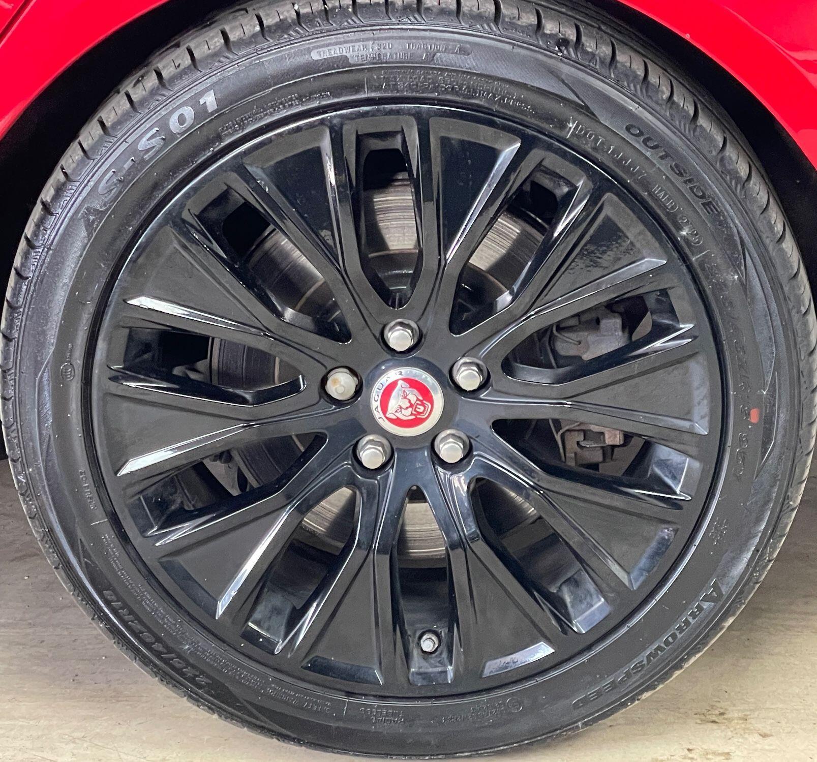 Jaguar XE - Image 14