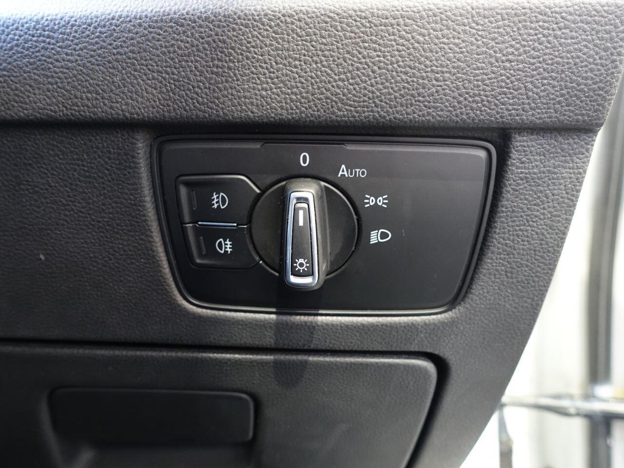 Volkswagen Passat - Image 32