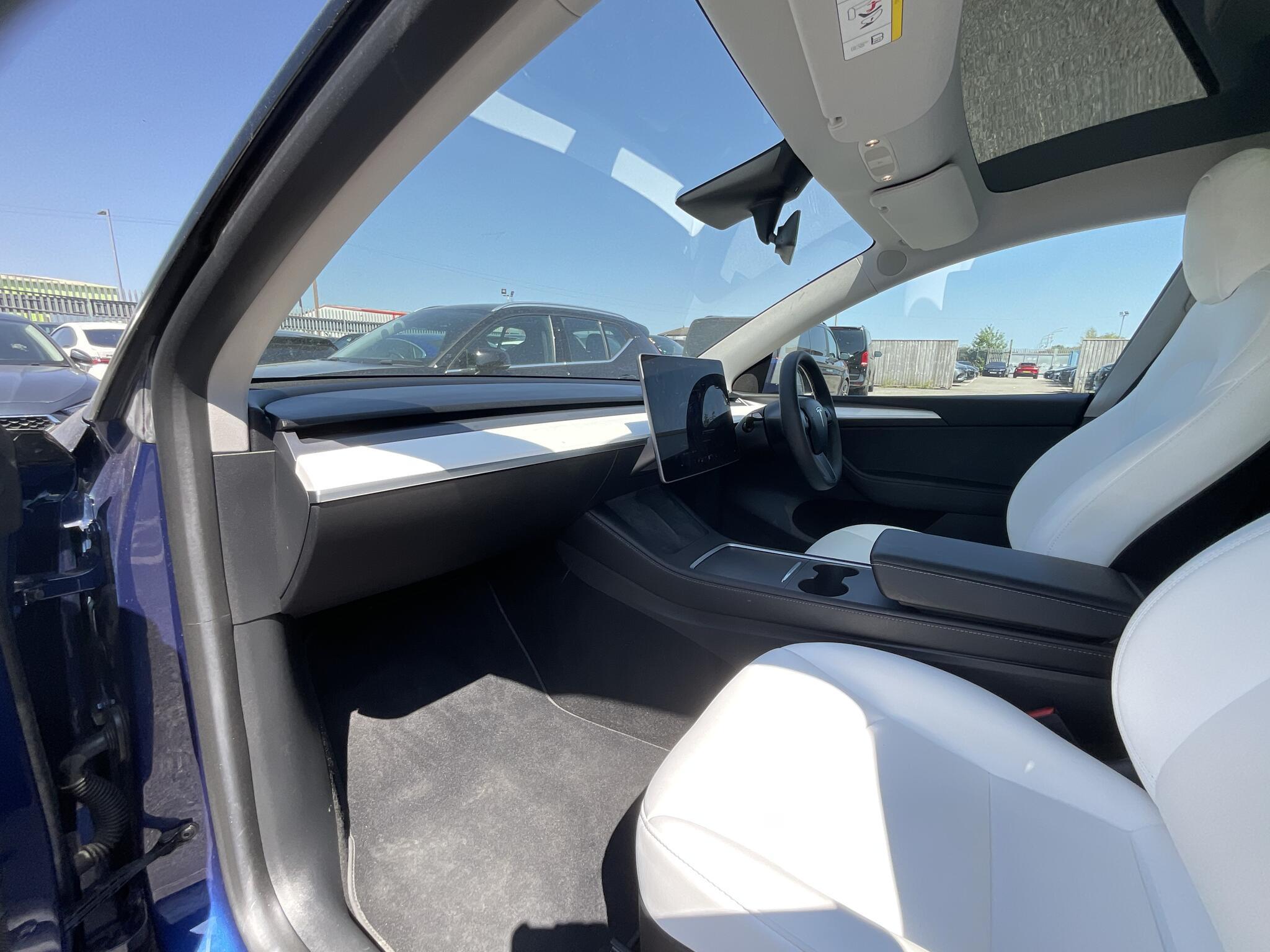 Tesla Model Y - Image 12