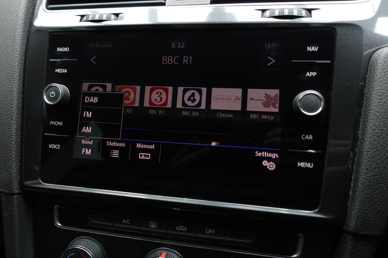 Volkswagen Golf - Image 26