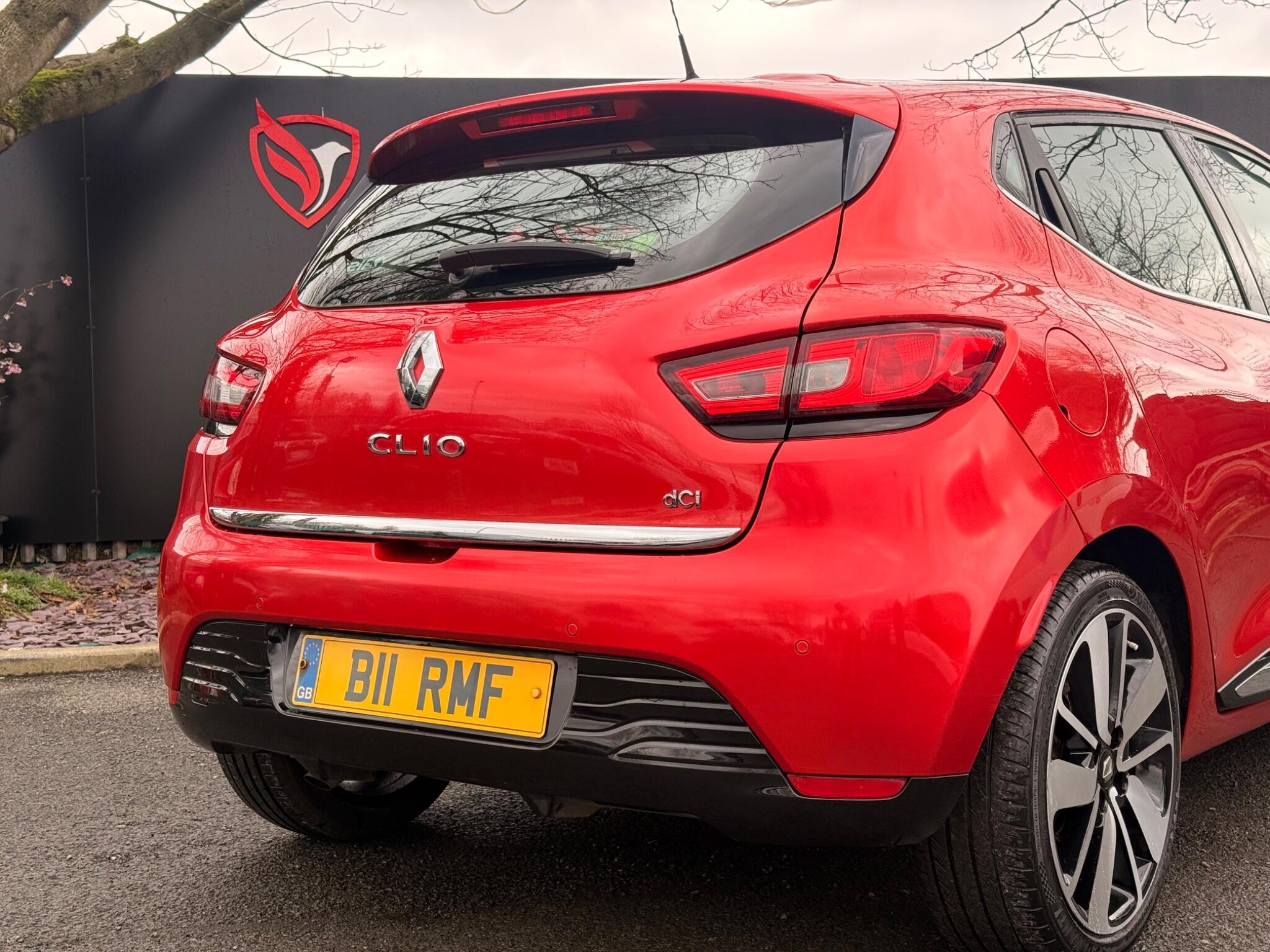 Renault Clio - Image 18