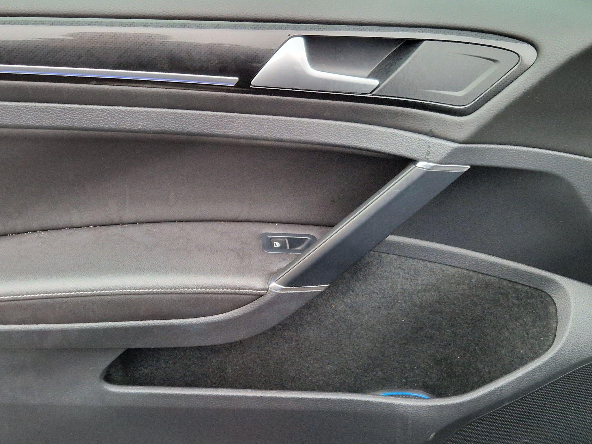 Volkswagen Golf - Image 35