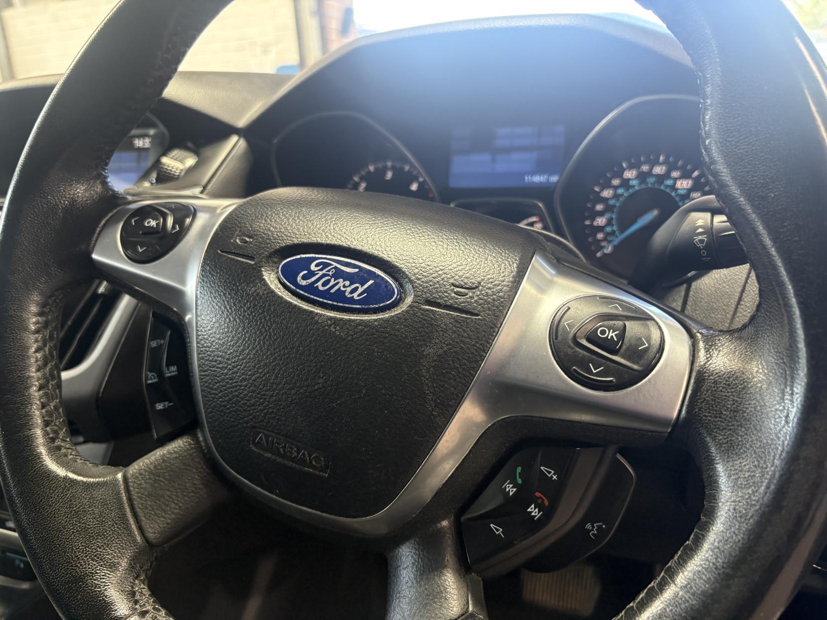 Ford Focus - Image 11