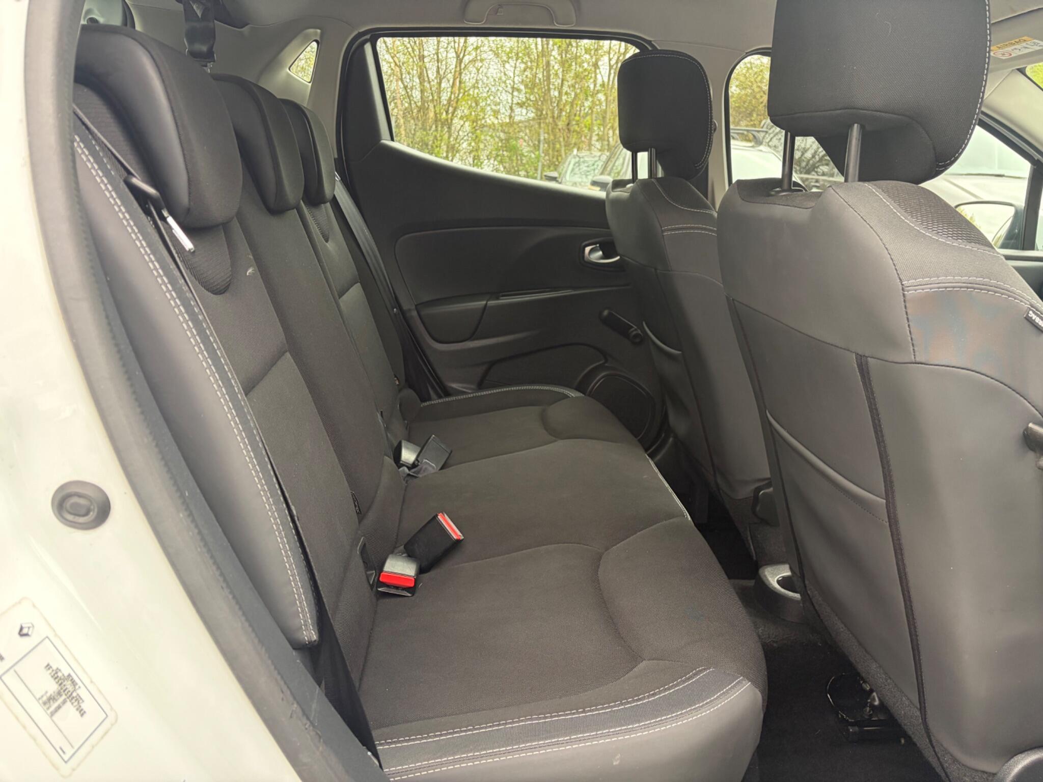 Renault Clio - Image 21