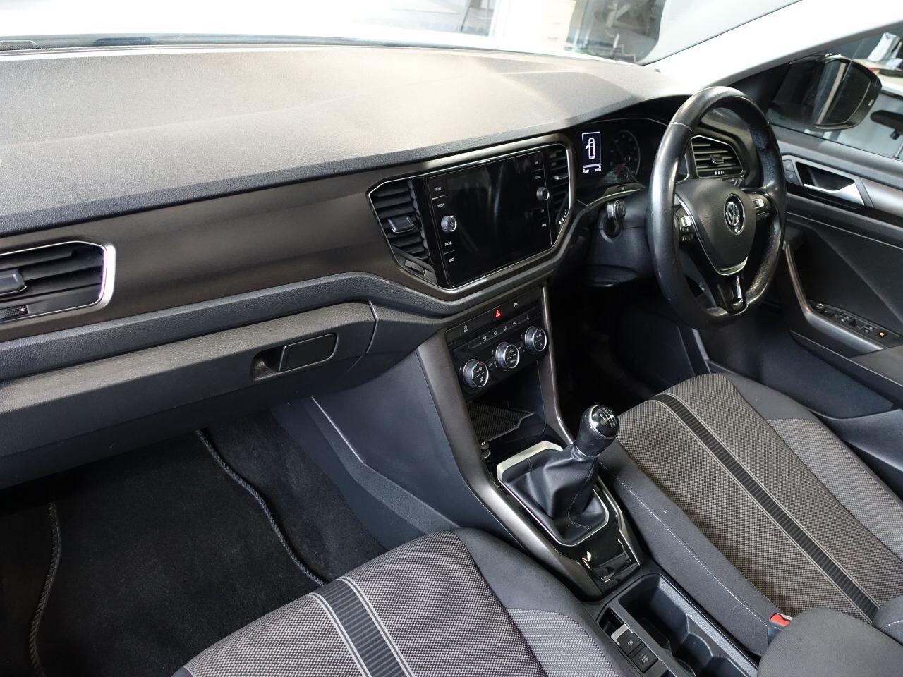 Volkswagen T-Roc - Image 17