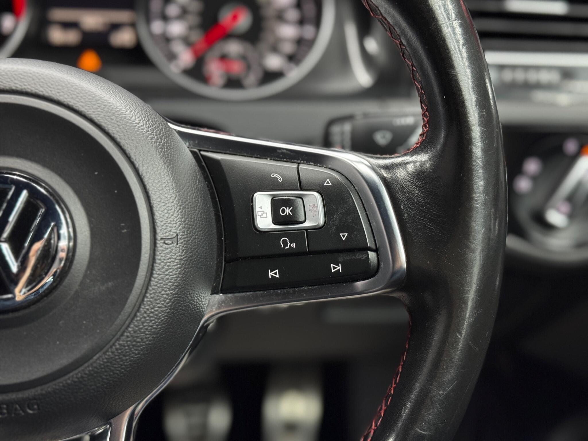 Volkswagen Golf - Image 20