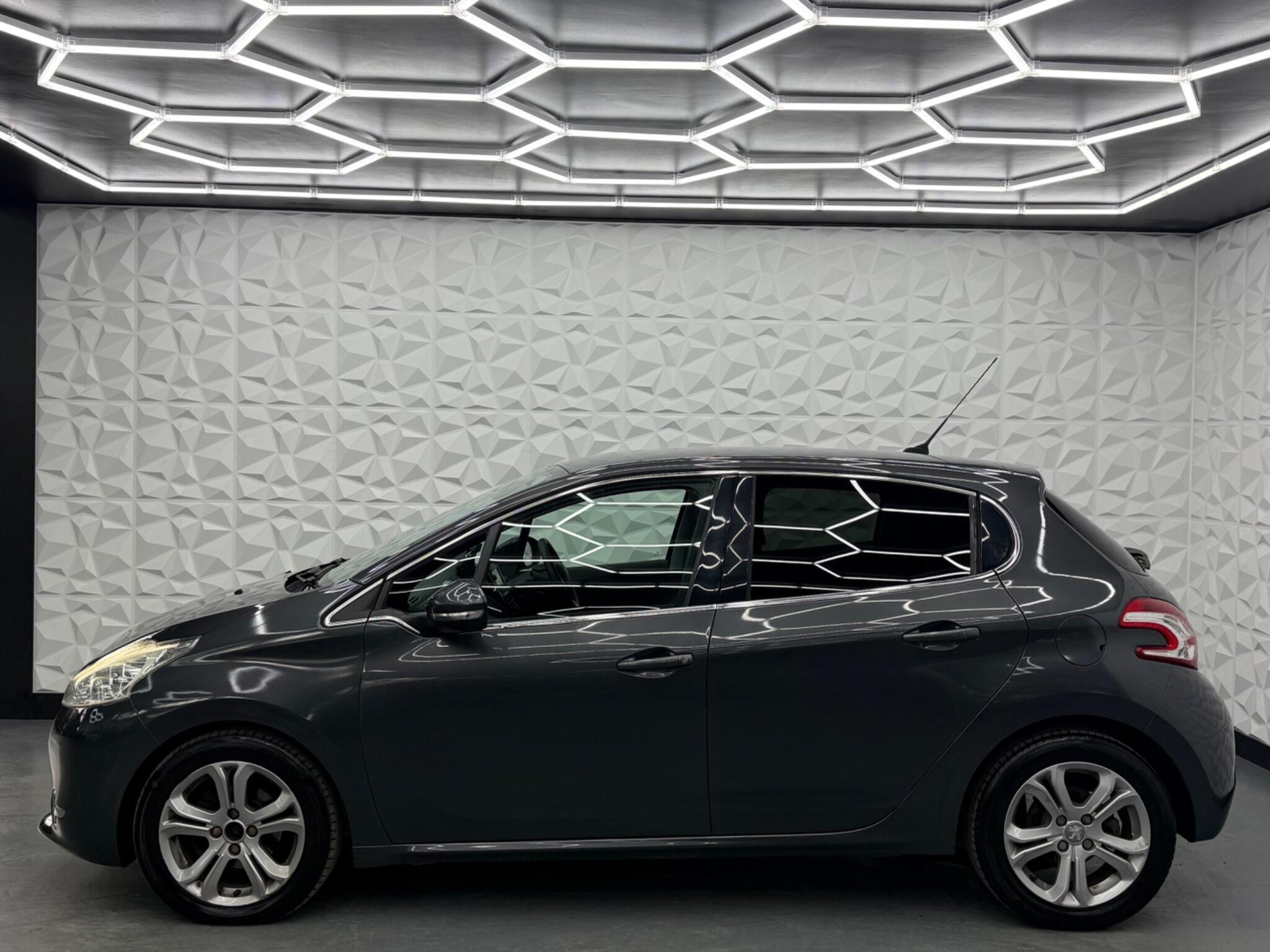 Peugeot 208 - Image 8