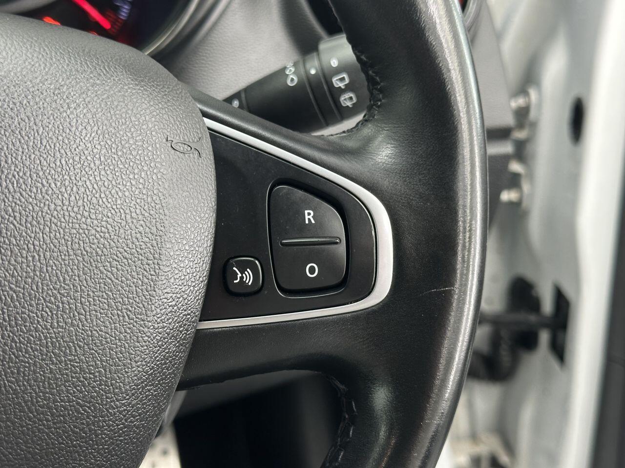 Renault Captur - Image 37